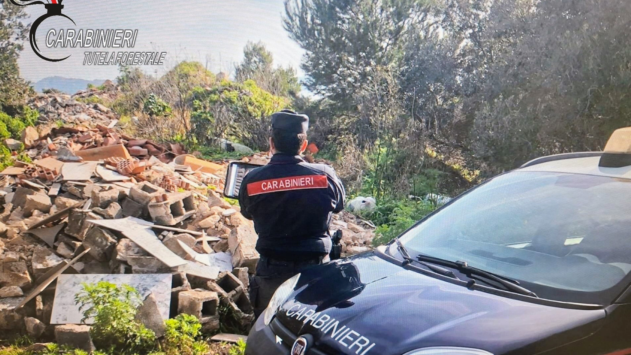 La Maddalena, discarica abusiva di rifiuti speciali