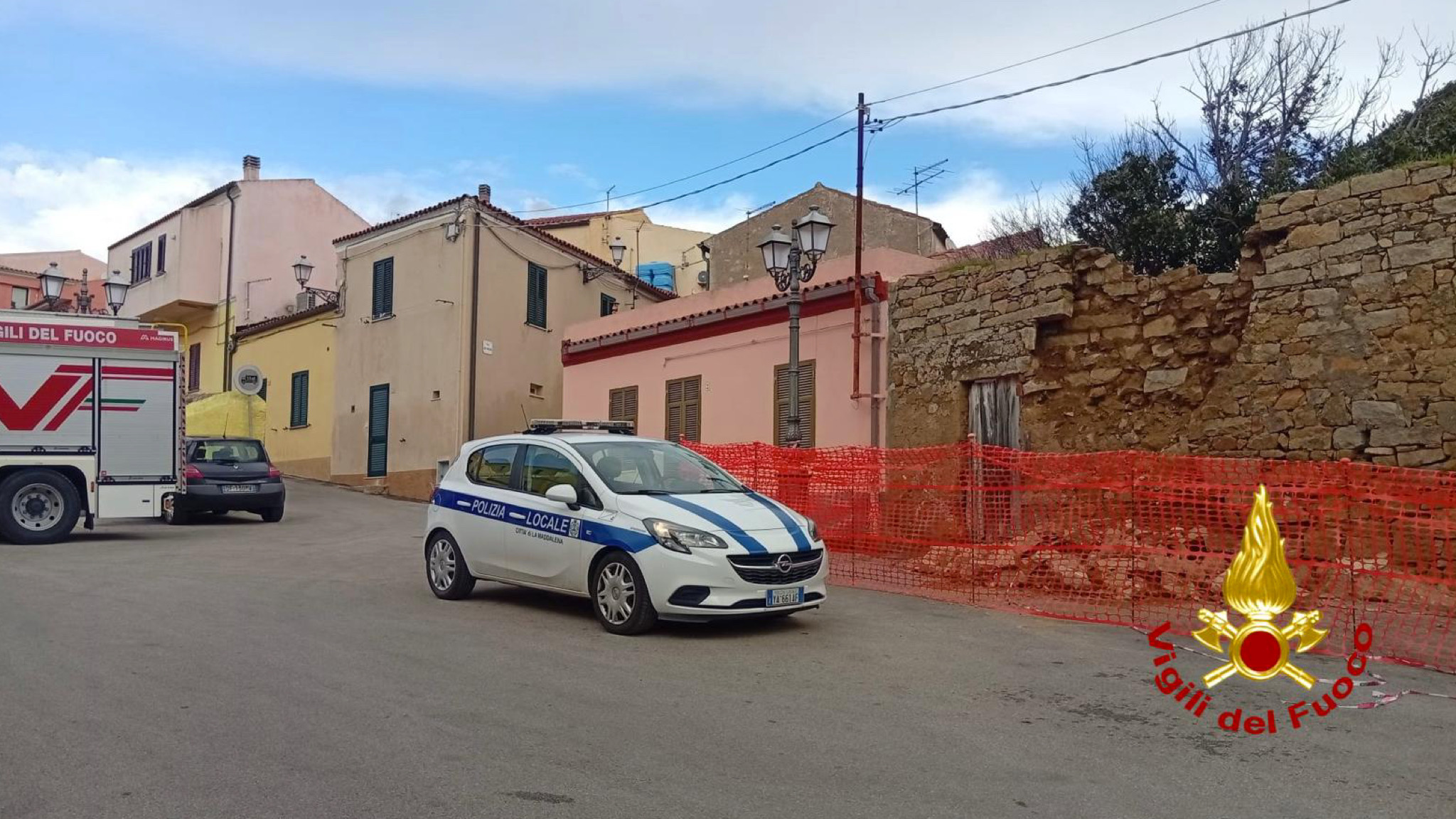 La Maddalena, crolla un muro dopo le piogge incessanti delle scorse giornate