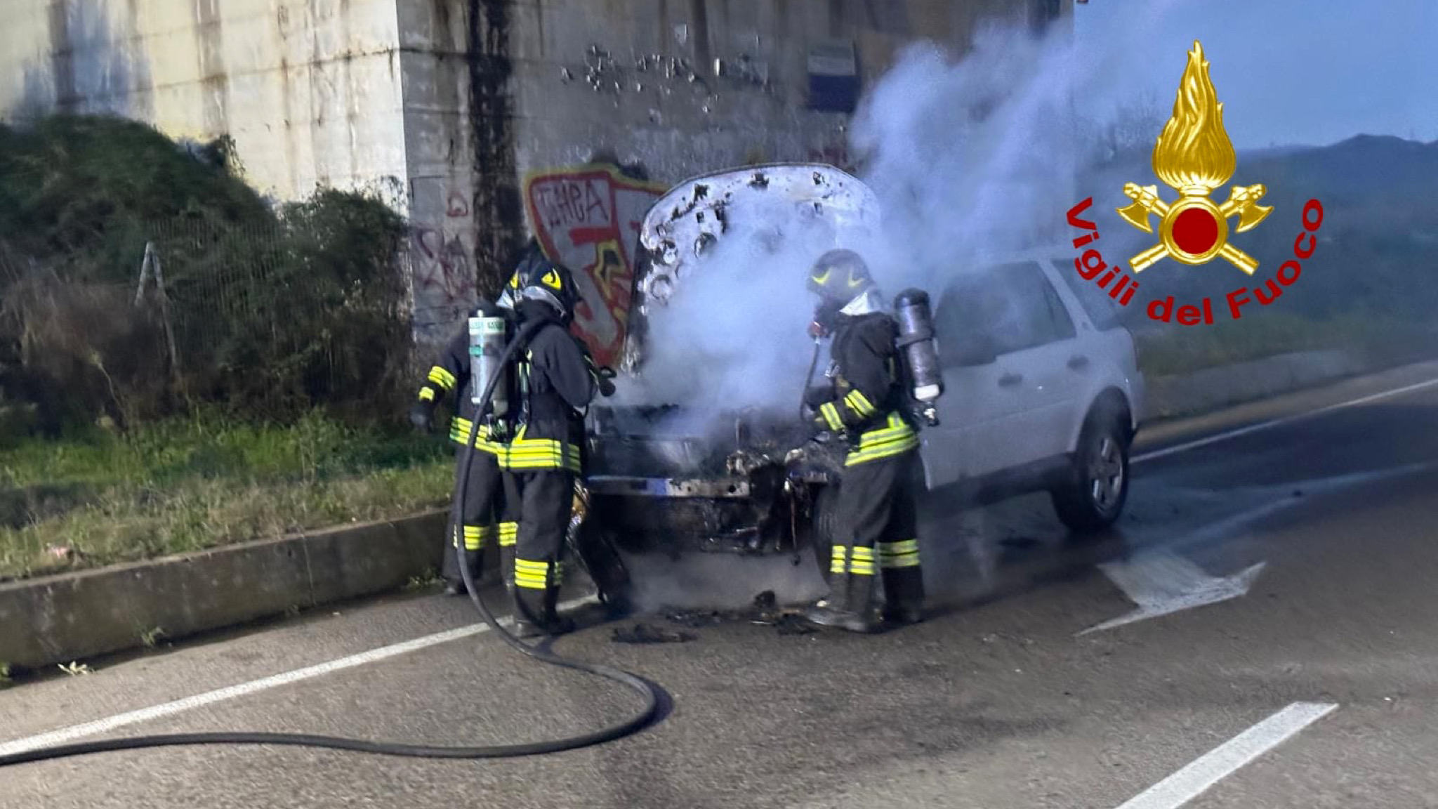 Olbia, auto prende fuoco sulla circonvallazione