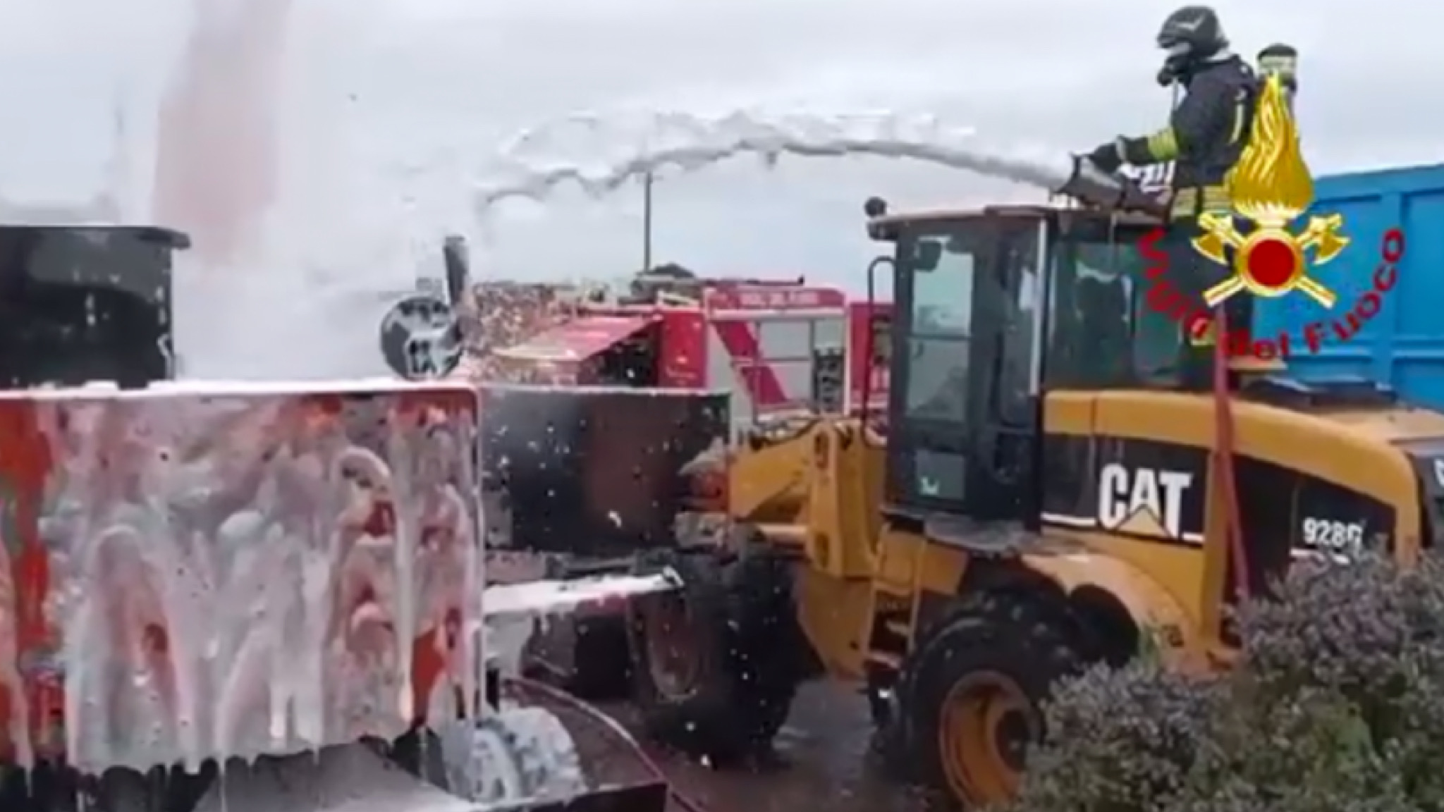 Olbia, incendio a Spiritu Santu: due squadre dei Vigili in azione per evitare il peggio