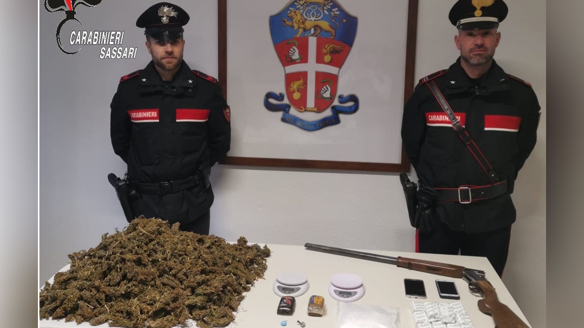 Due arresti nel Sassarese: trovati in possesso di droga e armi