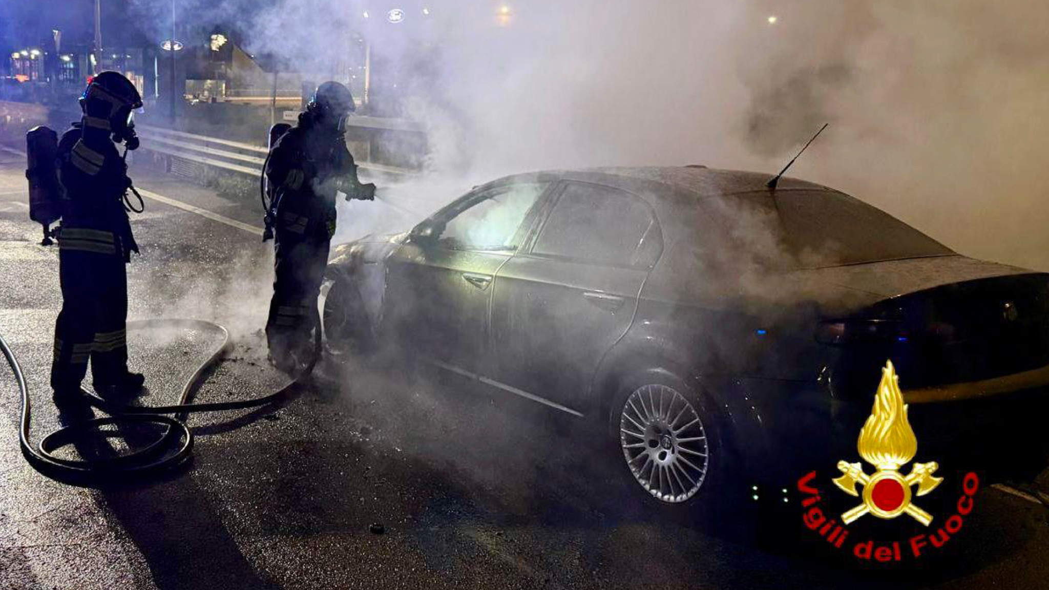 Olbia, auto a fuoco all’ingresso della città 