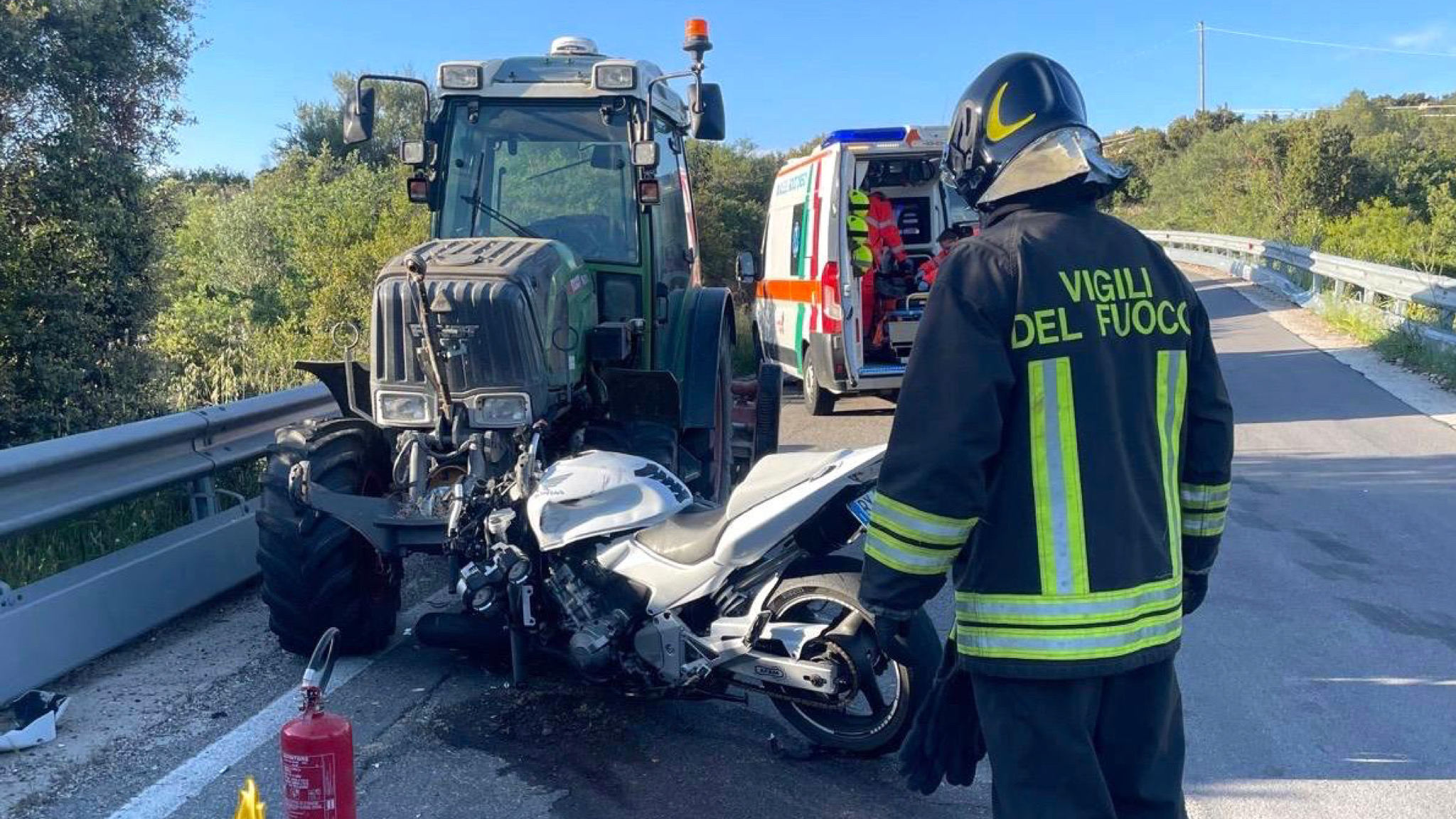 Scontro tra una moto e un trattore sulla Provinciale 24
