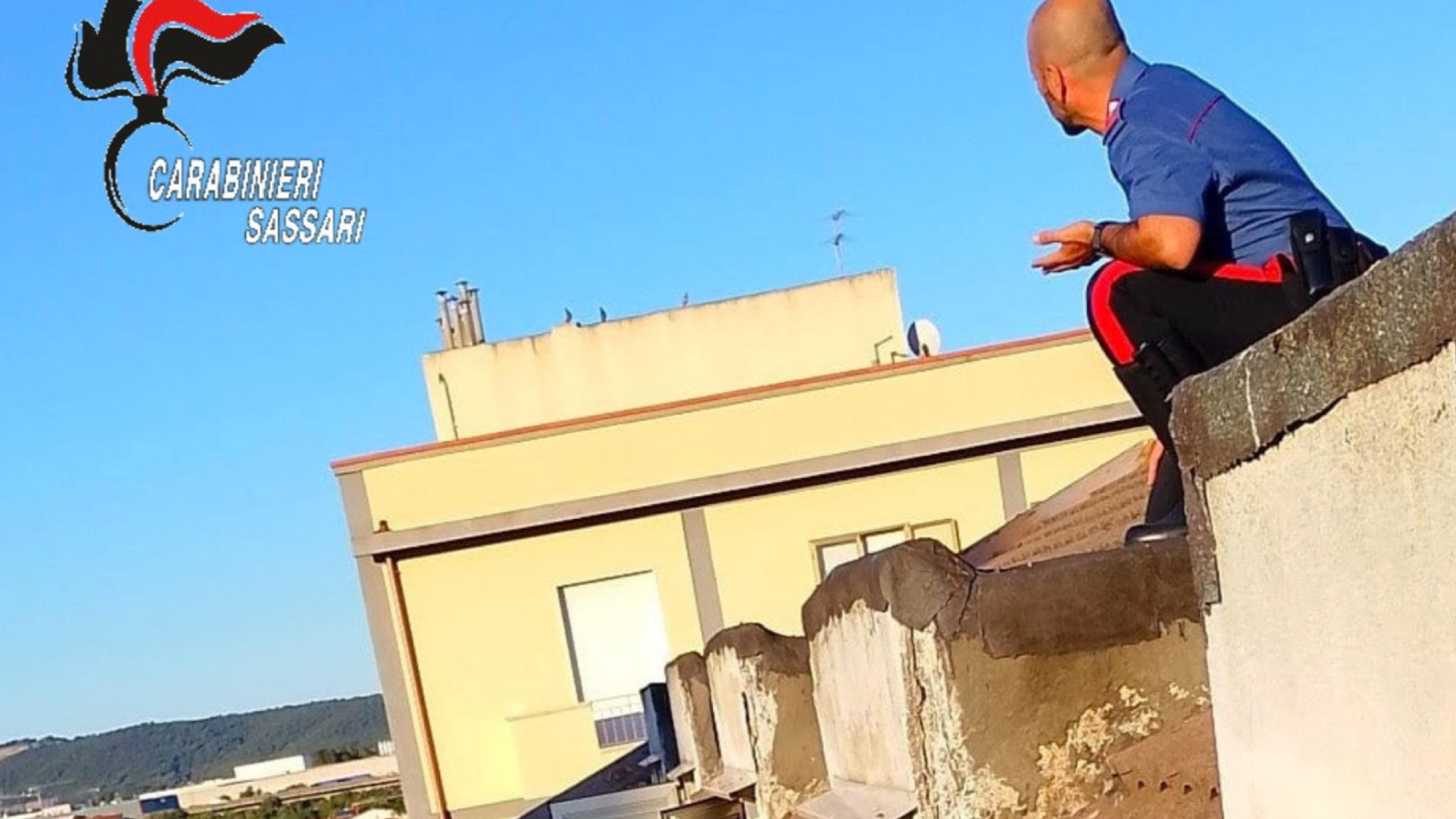 Olbia, donna minaccia di buttarsi nel vuoto: provvidenziale intervento dei carabinieri 