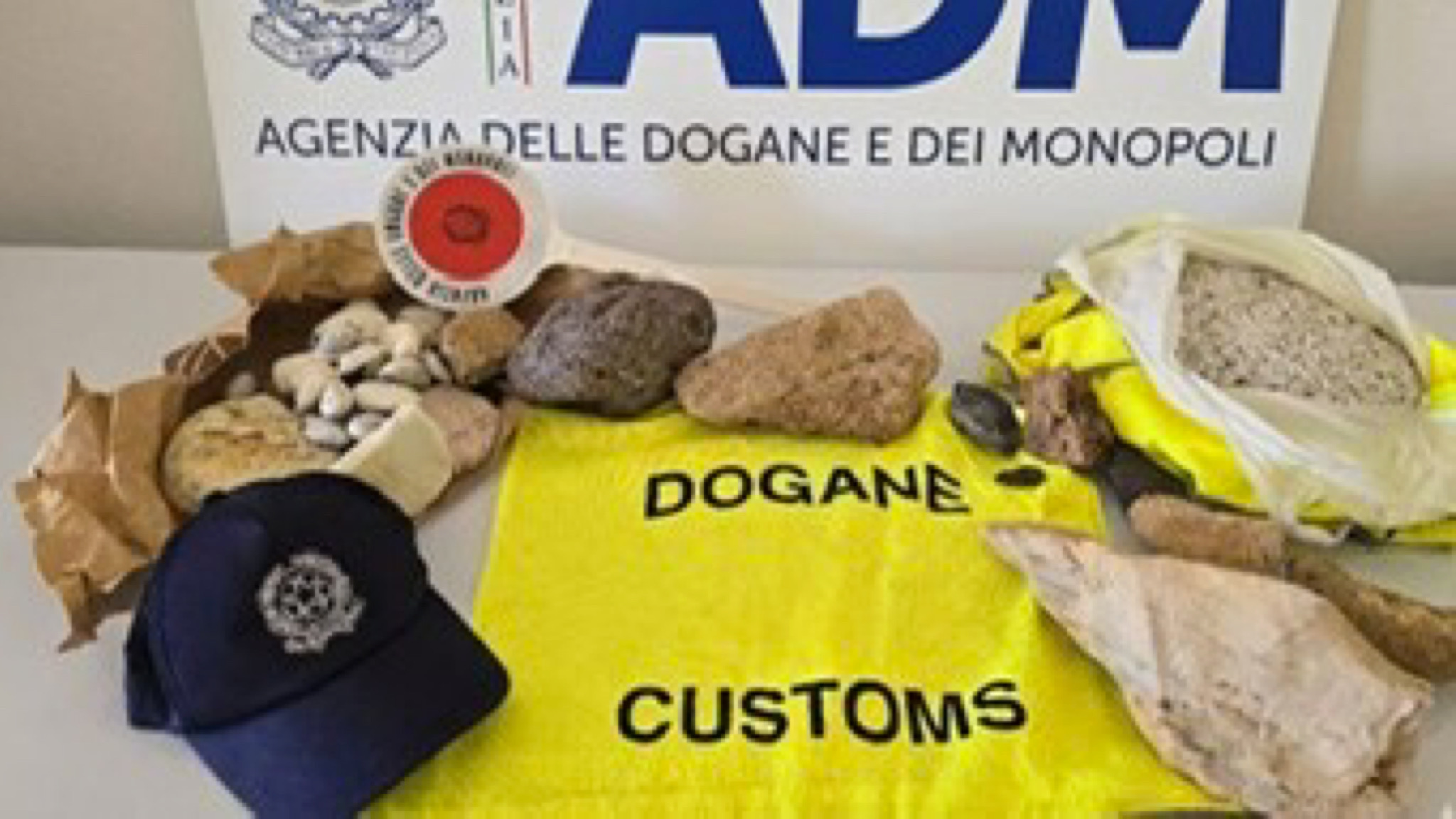 Sequestrati 40 kg di reperti marini imbarcati: l’operazione dell’ADM
