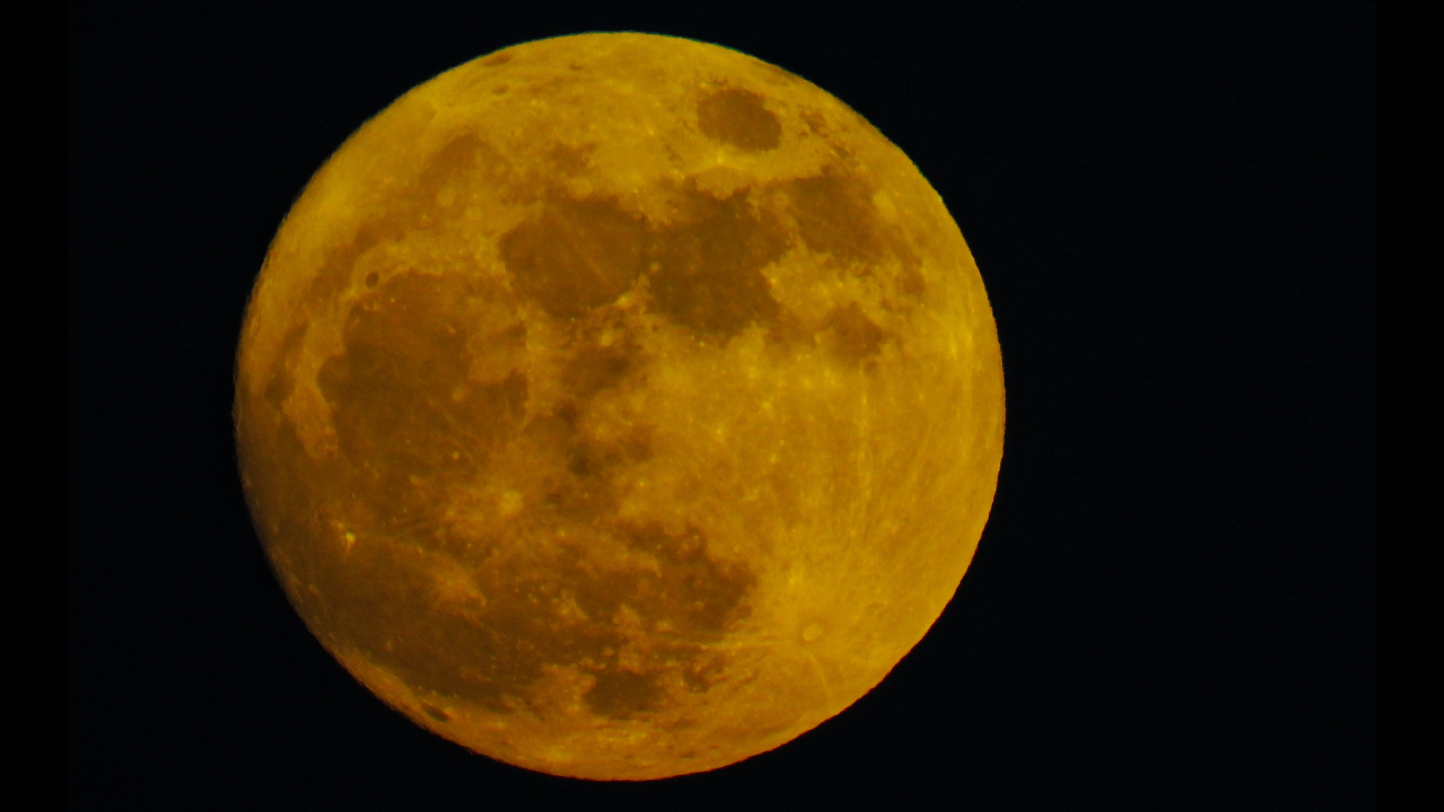 Arriva la “luna blu”: tutti con il naso insù per un evento raro