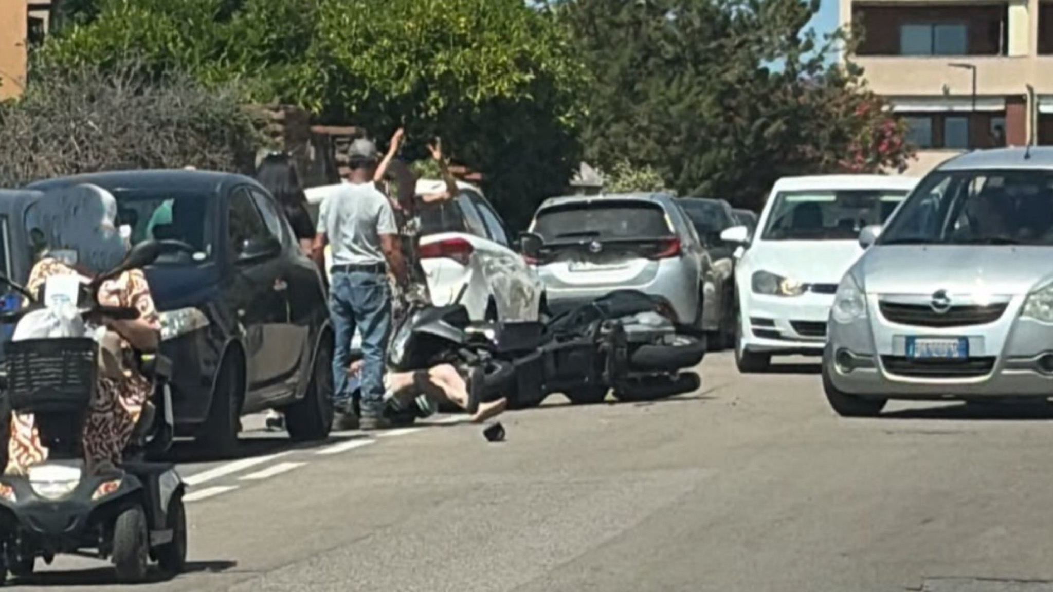Olbia, ancora un incidente: scontro auto - moto in viale Aldo Moro