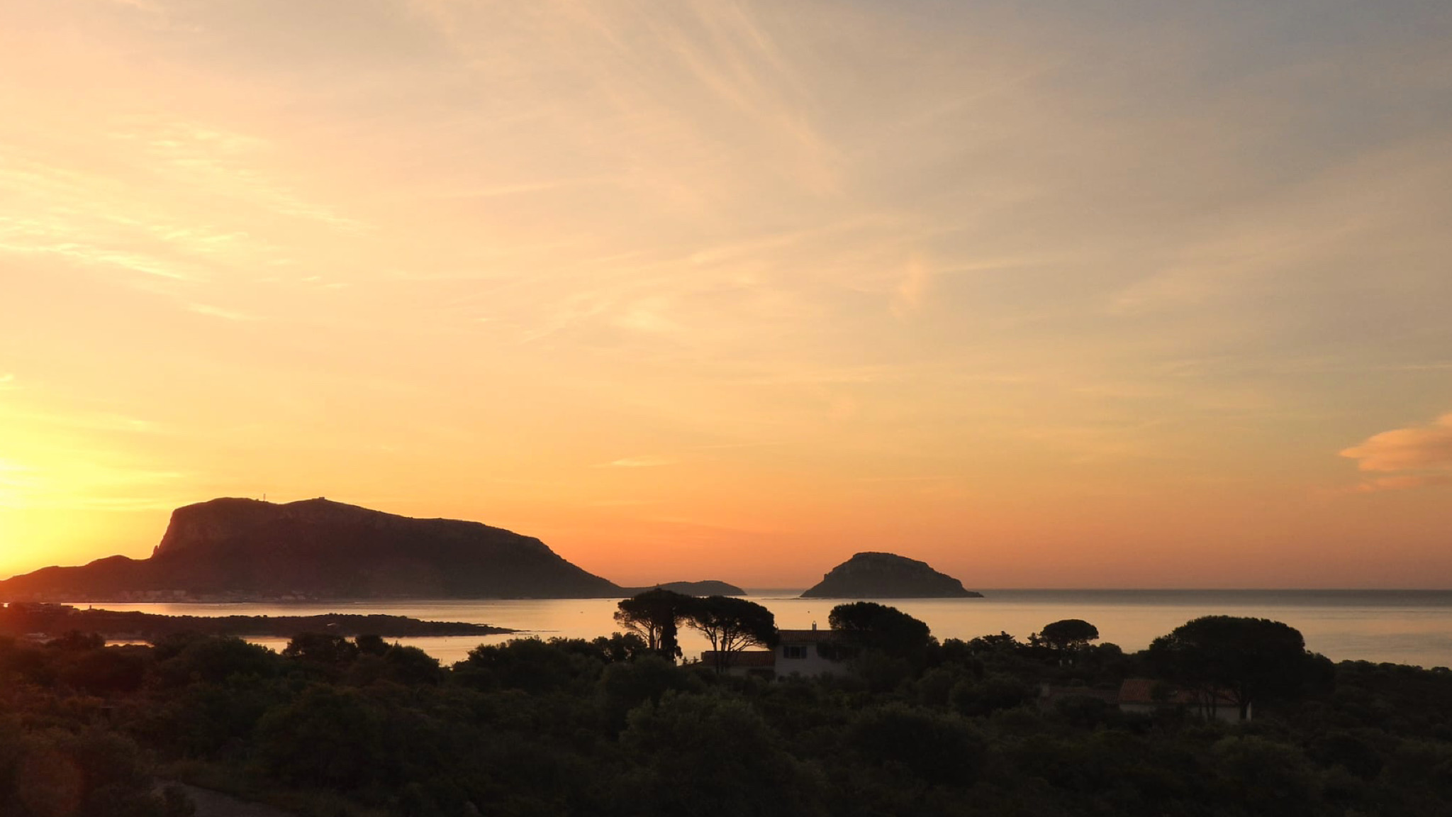 Golfo Aranci si sveglia ad un nuovo giorno 