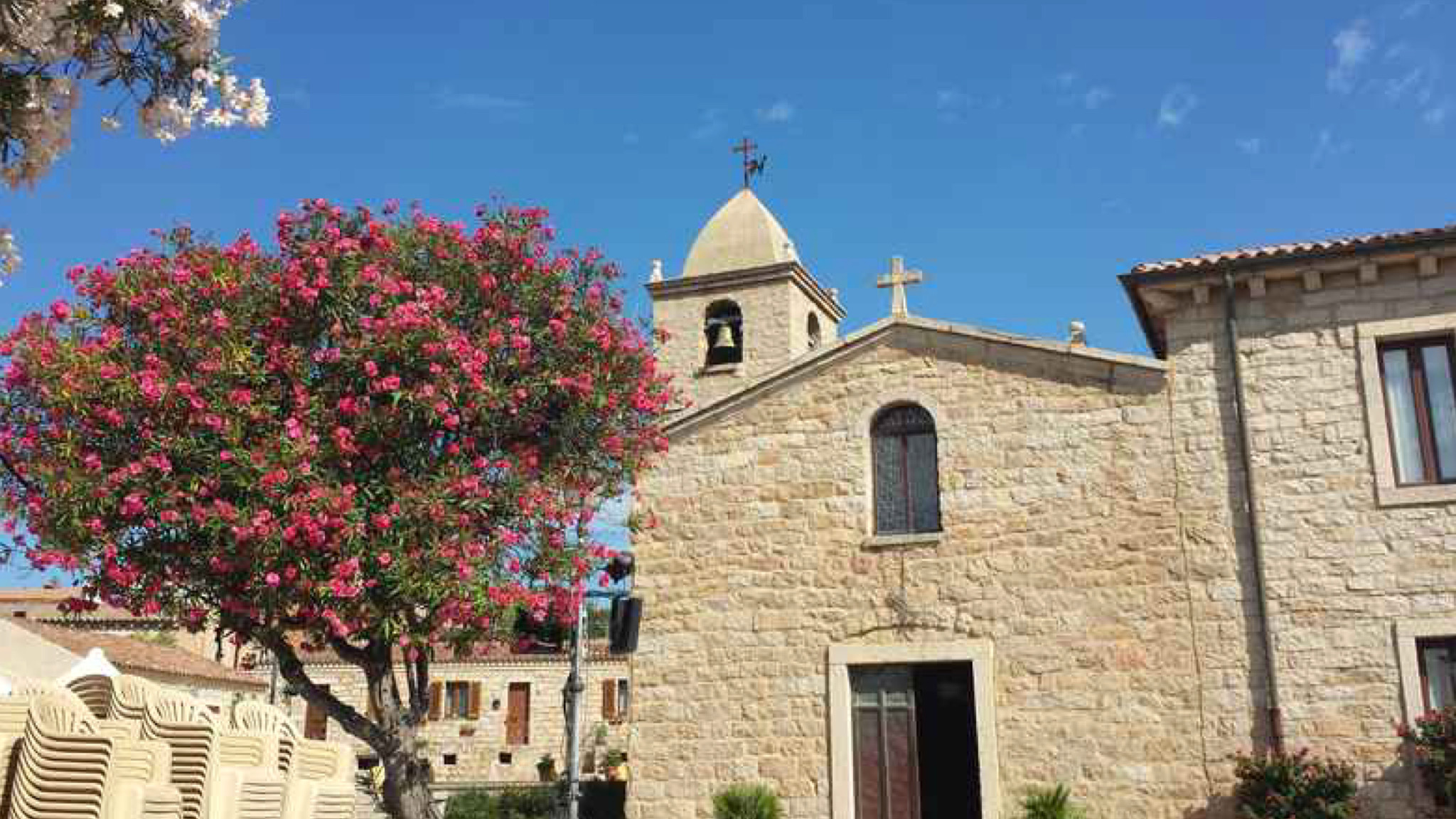 San Pantaleo canta “senza luce”