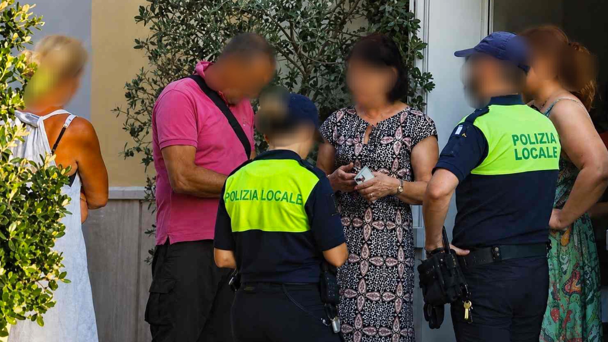 Olbia, manca la corrente e i turisti non posso entrare in struttura: chiamata la Polizia locale