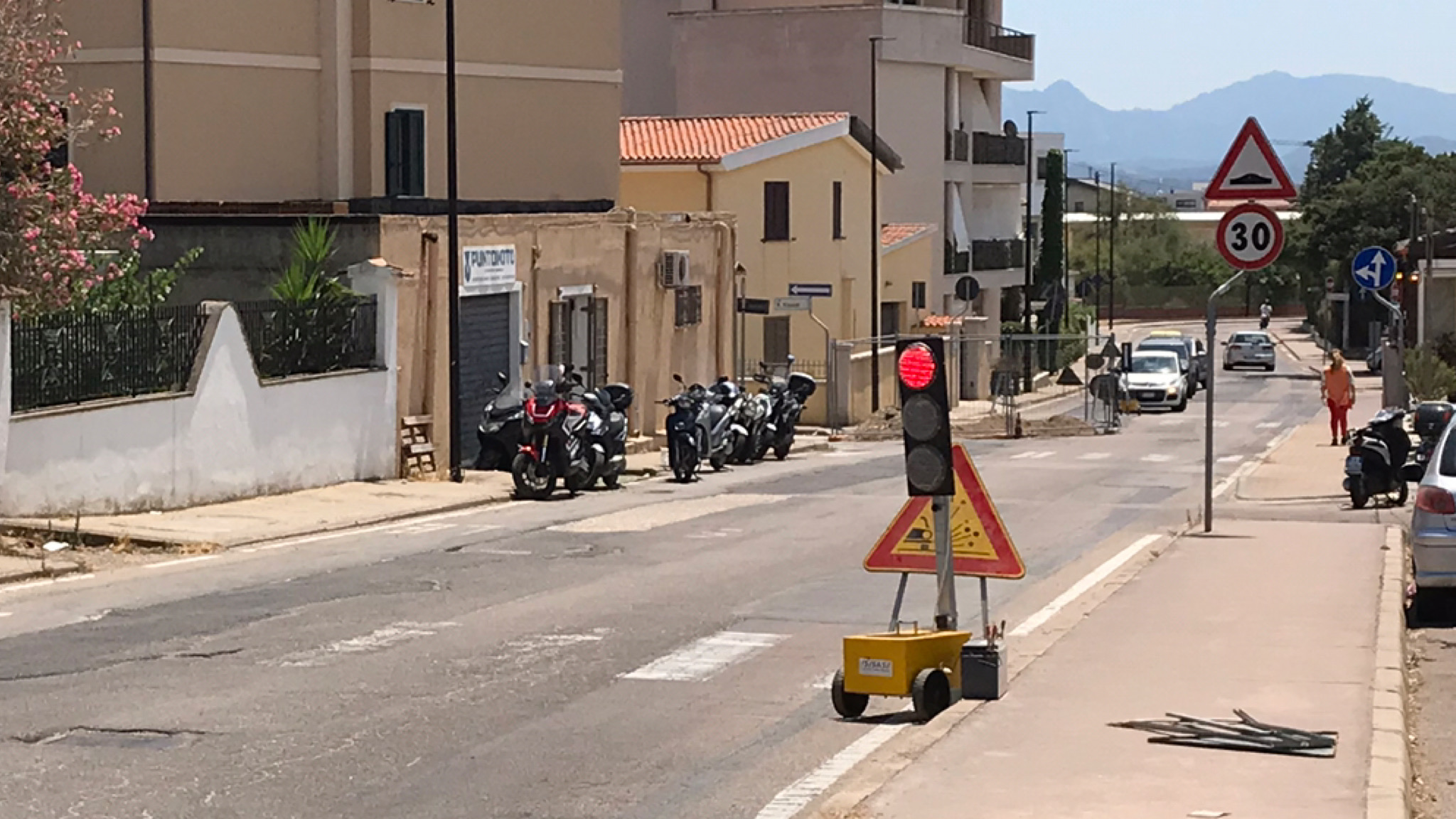 Olbia, ritorna il semaforo in via Veronese: ennesimo cantiere