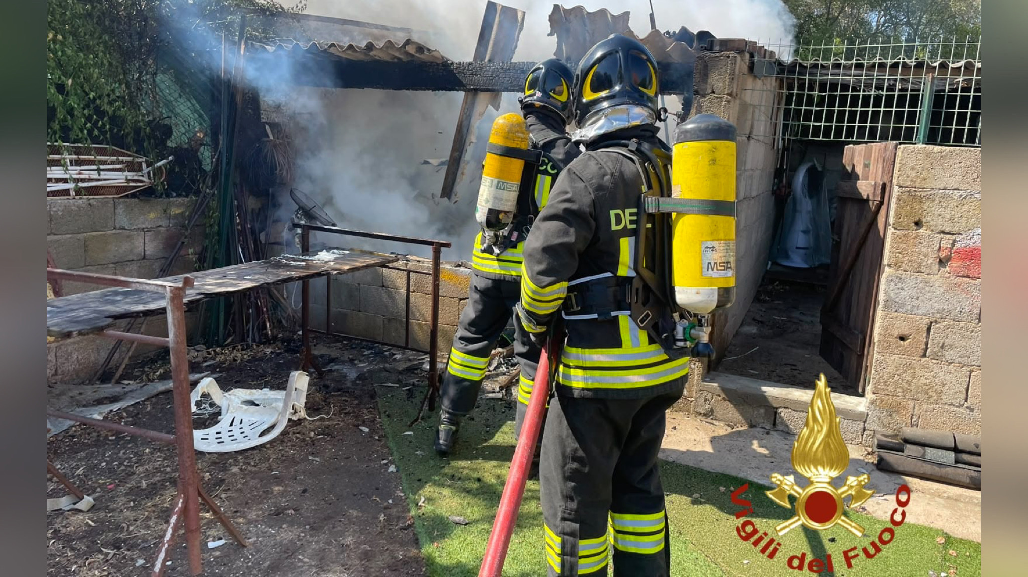 Olbia, a fuoco un deposito attrezzi in località Contras