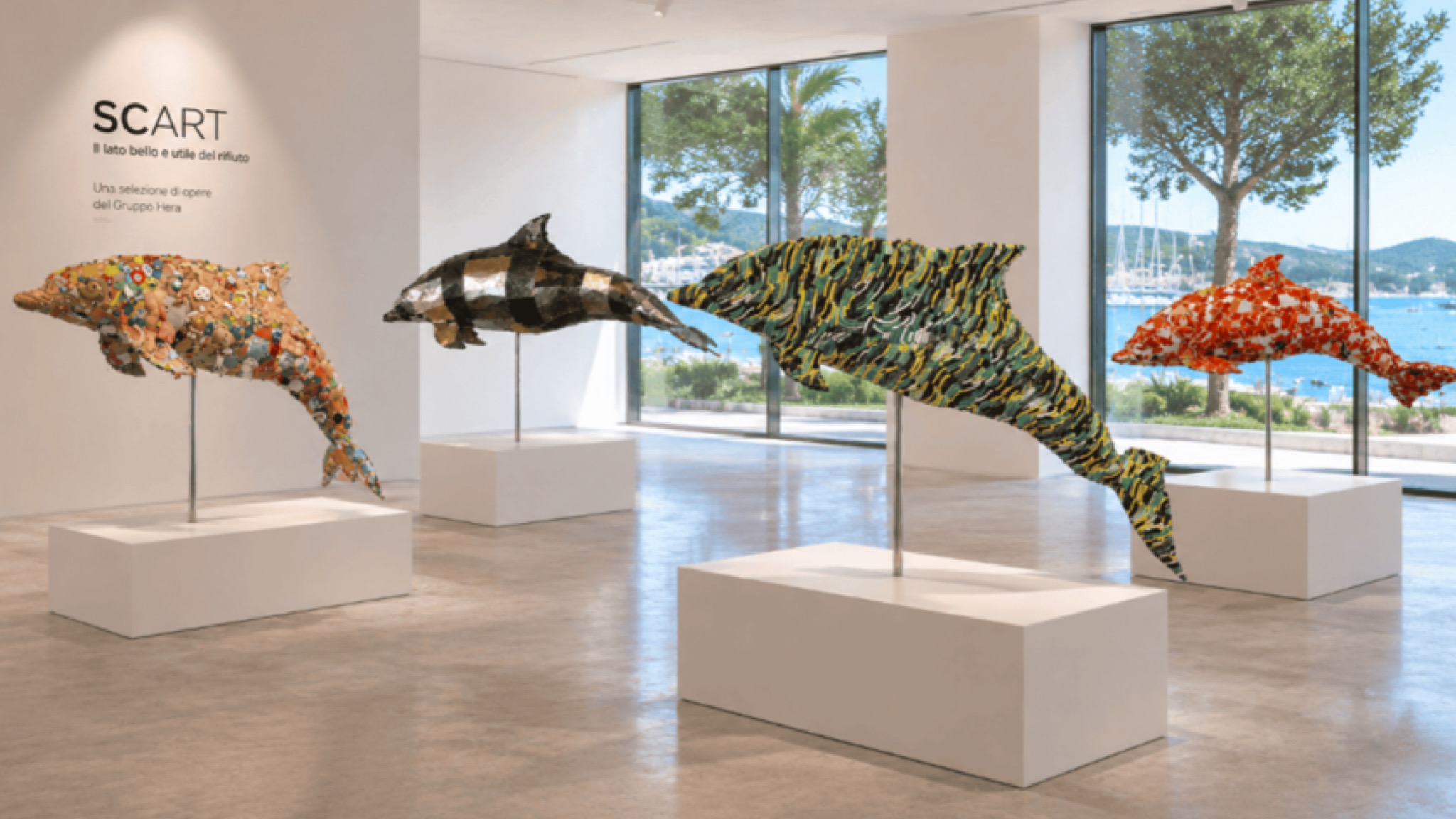 A Cala dei Sardi il mare incontra l’arte: arriva in Sardegna la mostra SCART 