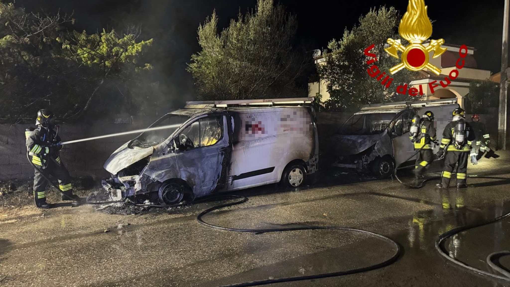 Olbia, due furgoni a fuoco nella notte: si indaga sulle cause del rogo