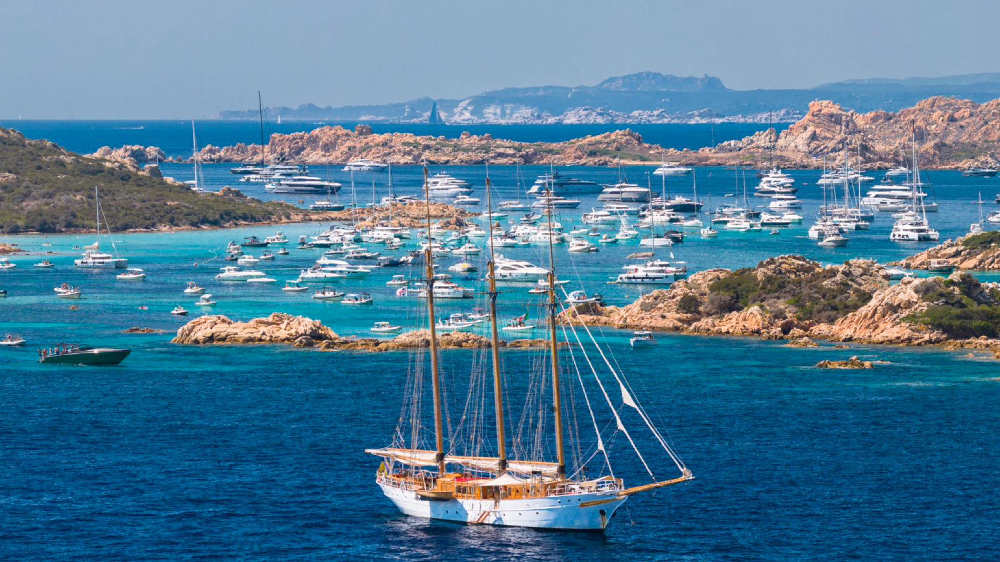 Sardegna, l’estate del boom turistico: tra opportunità economiche e rischio overtourism