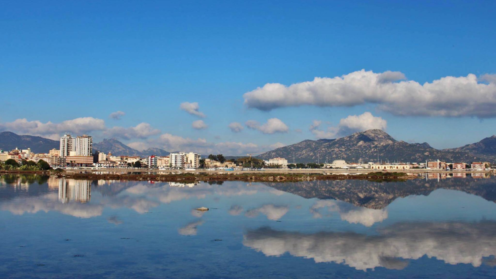 Olbia, “vivere di turismo, senza vivere male”