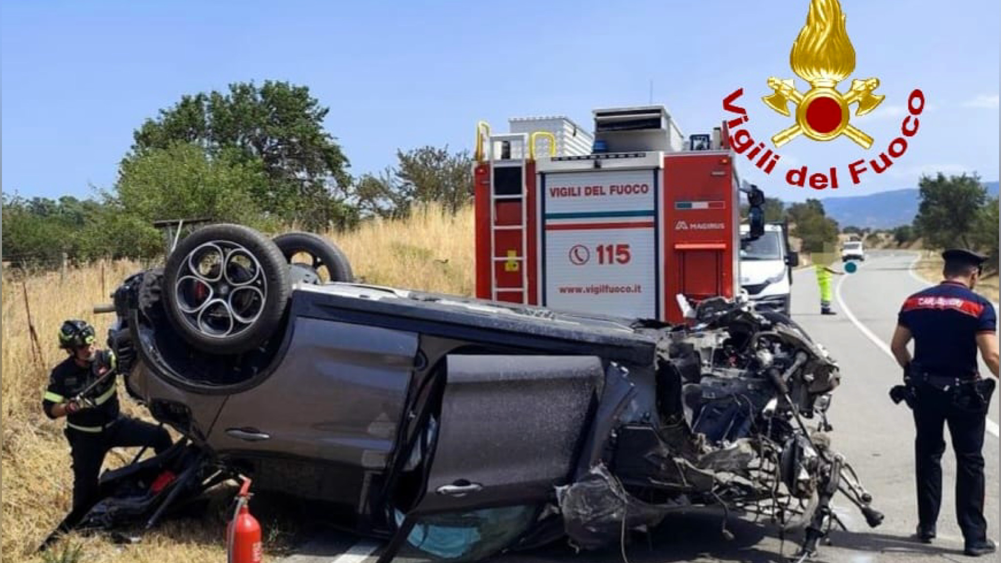 Auto si ribalta più volte sulla provinciale e finisce fuori strada 