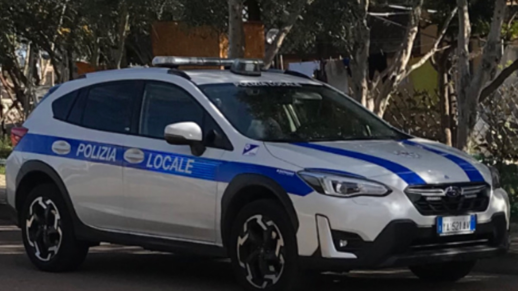 Olbia, denunciato un uomo per furto di un portafoglio in auto