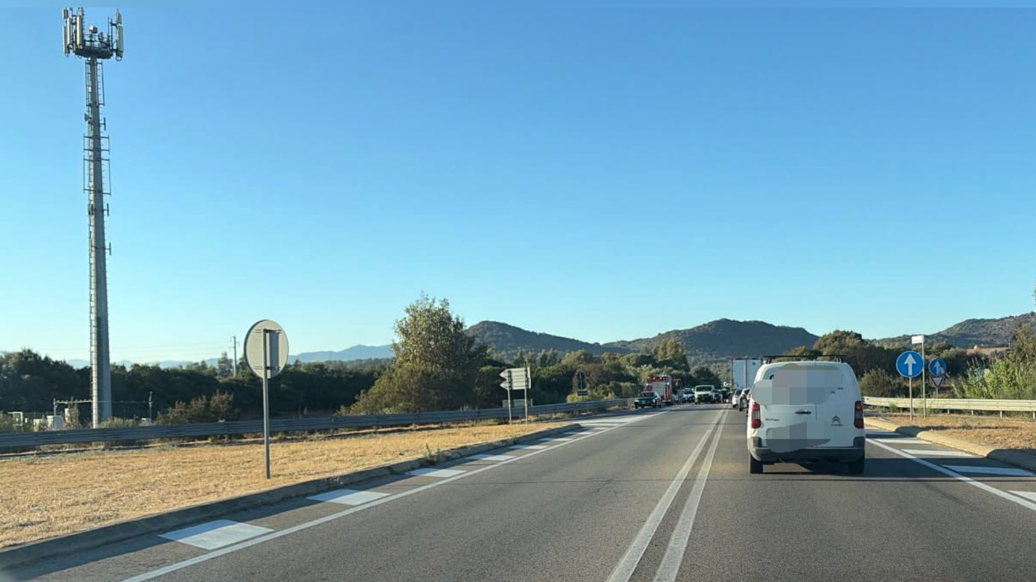 Olbia, incidente sulla circonvallazione: strada bloccata e lunghe code