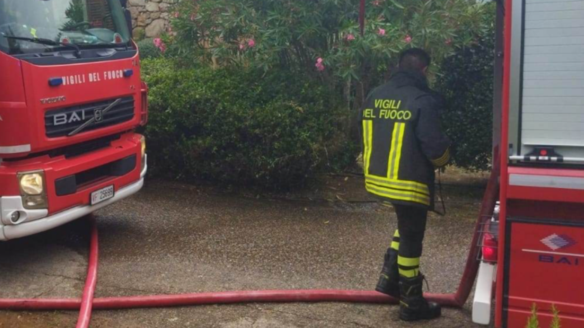 Olbia, incendio alle porte della città 