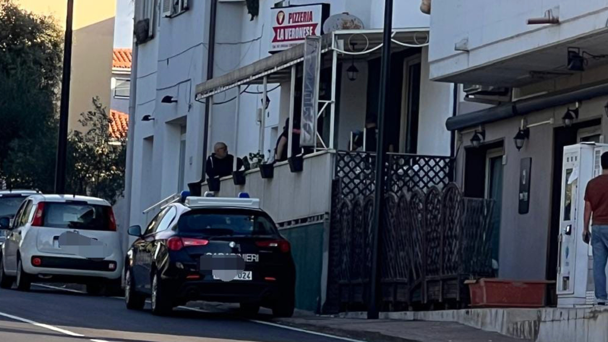Olbia, tre spaccate nella notte: colpiti bar, pizzeria e market