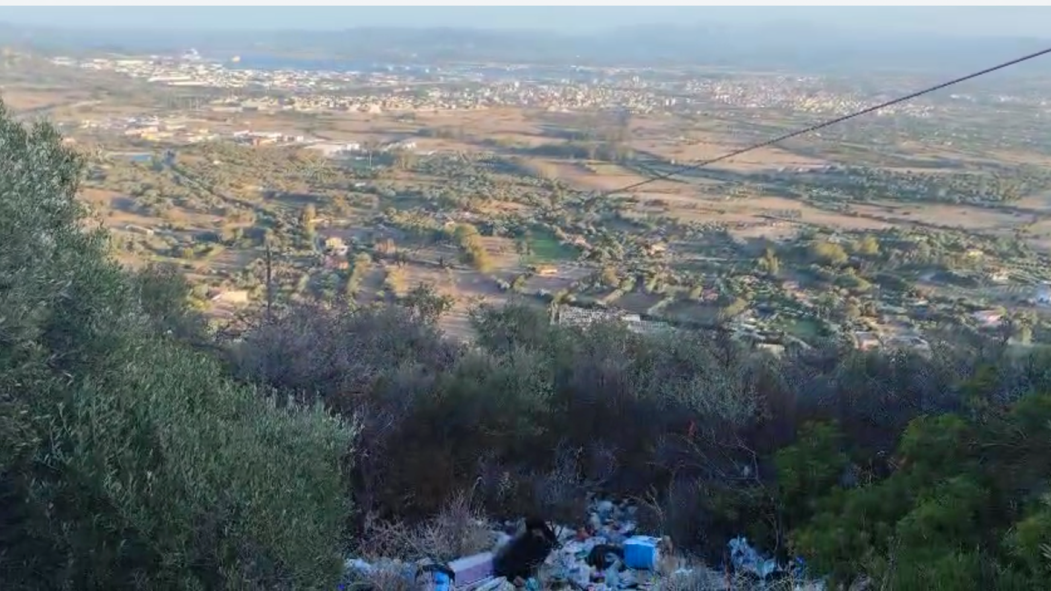 Olbia, a Plebi scorcio panoramico con rifiuti in bella vista