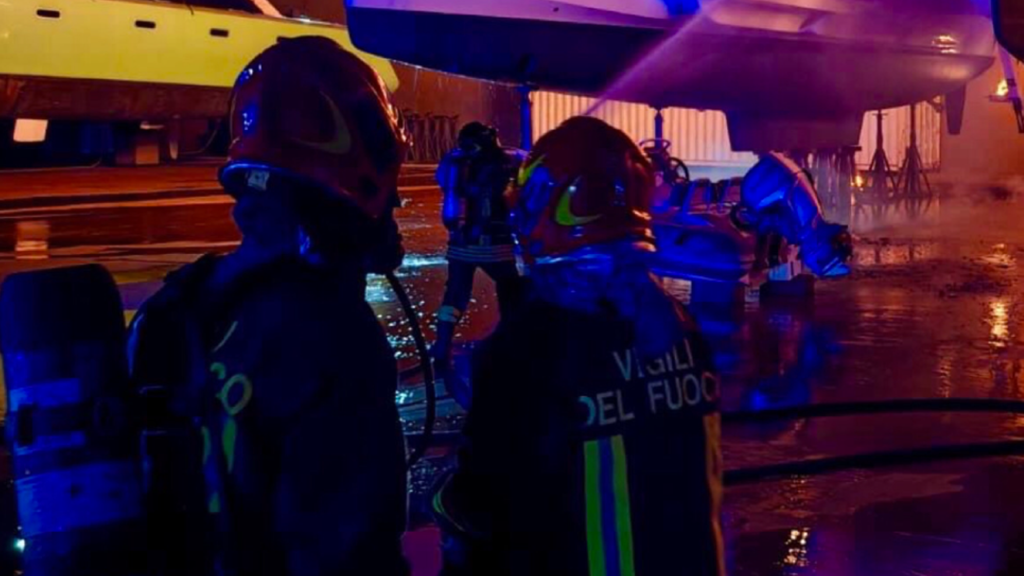 Olbia, incendio in un cantiere nautico