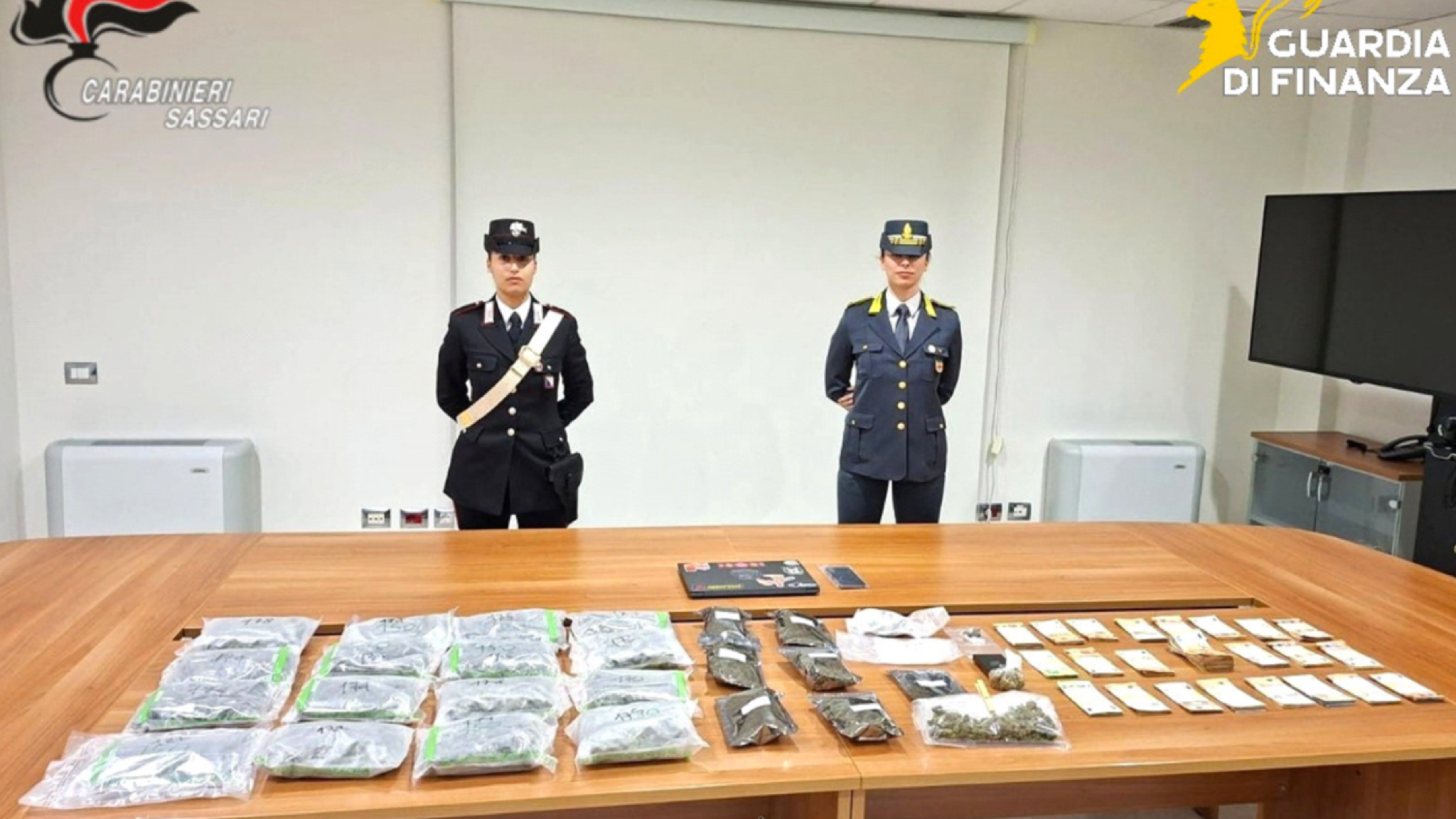 Spaccio di droga attraverso le consegne con i corrieri espresso