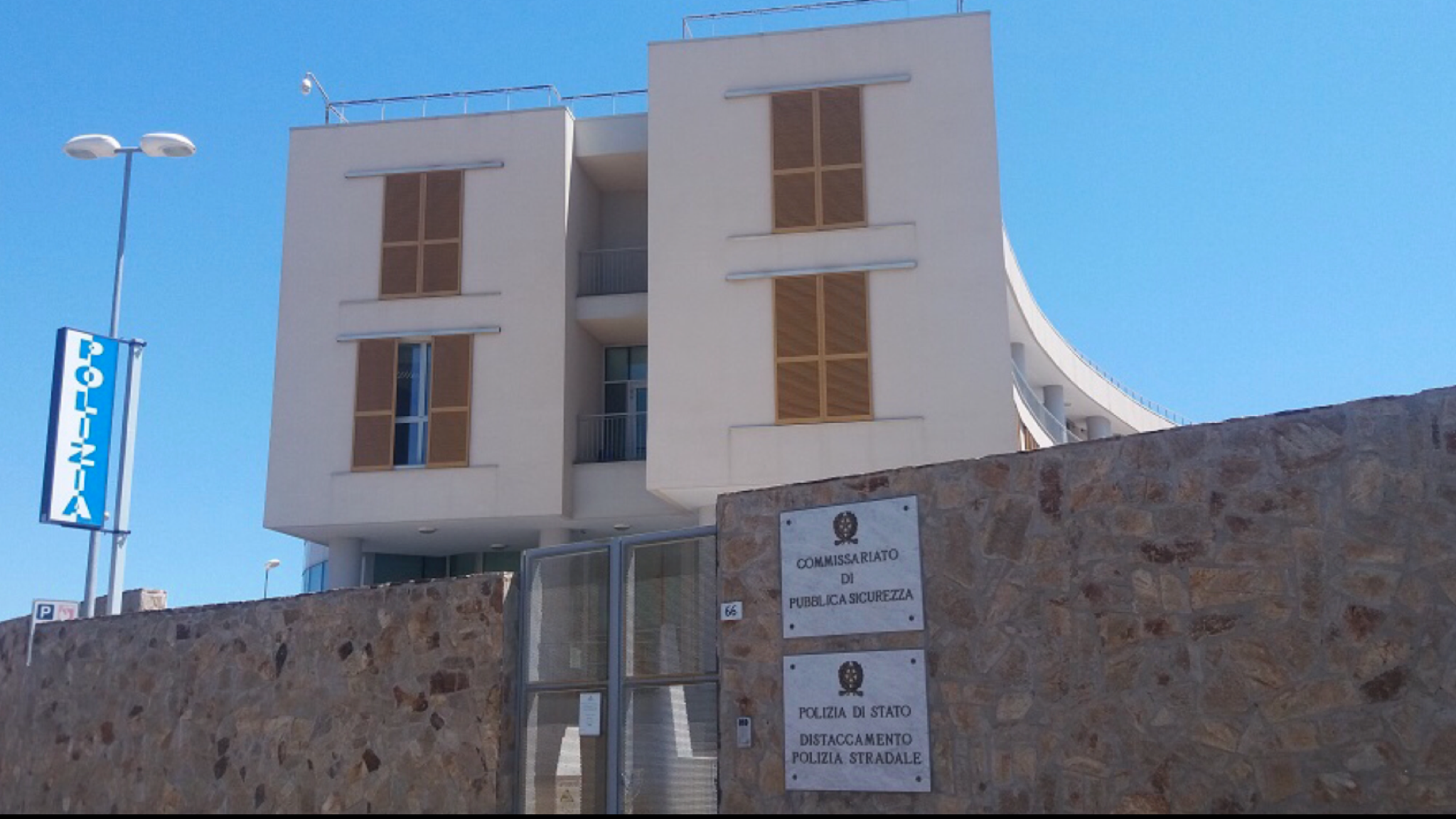 Olbia, investe un uomo e scappa 