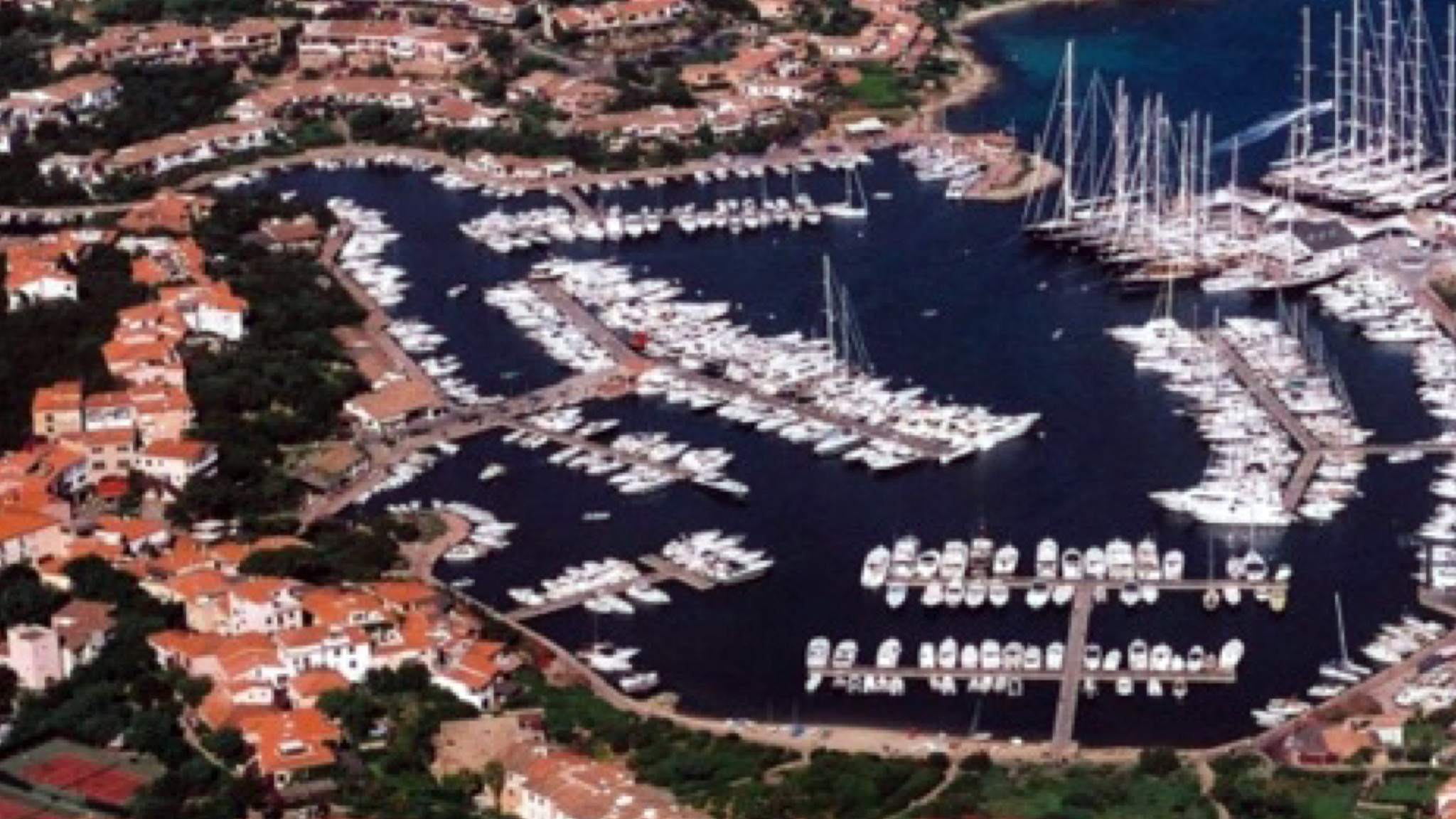 Porto Rotondo, piazza Krizia ritorna area di parcheggio