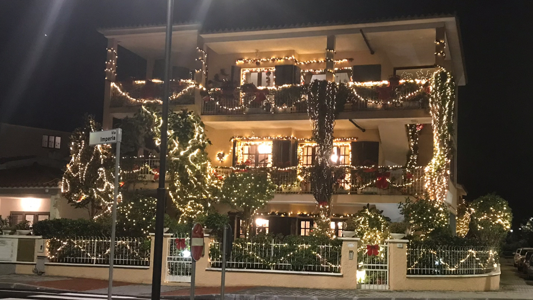 Olbia, riparte la magia di Natale: ecco le case addobbate a festa
