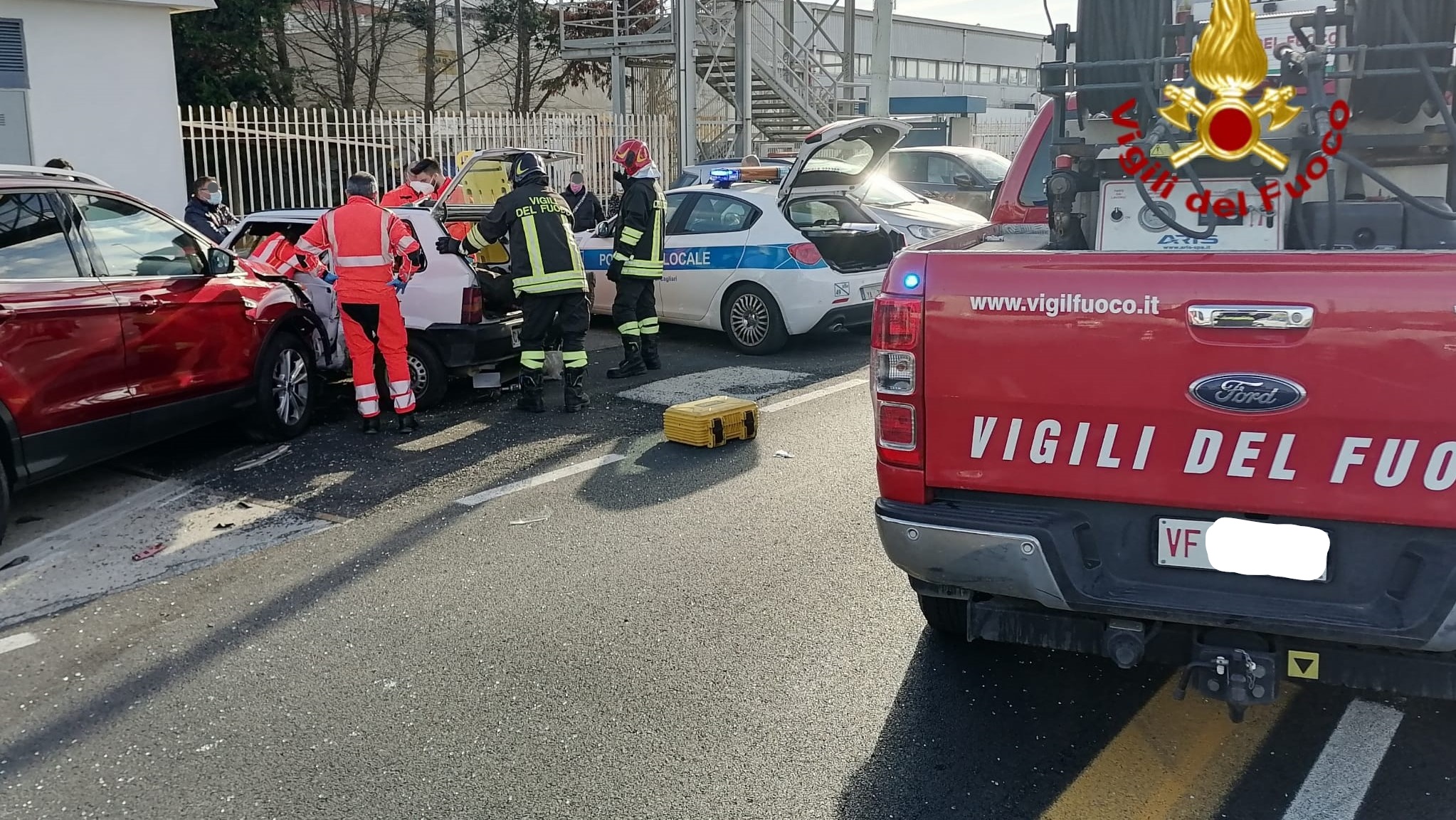 Scontro tra due auto: ferite due donne