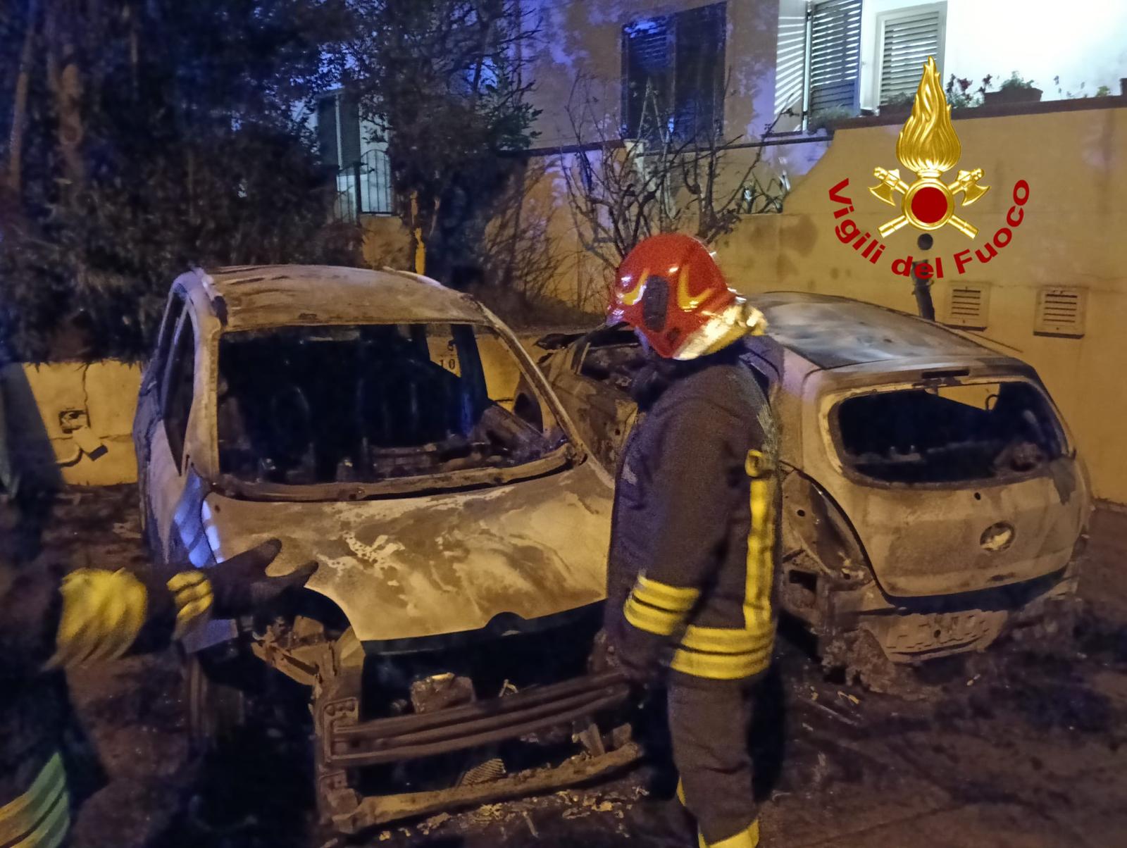 La Maddalena: due auto distrutte dalle fiamme