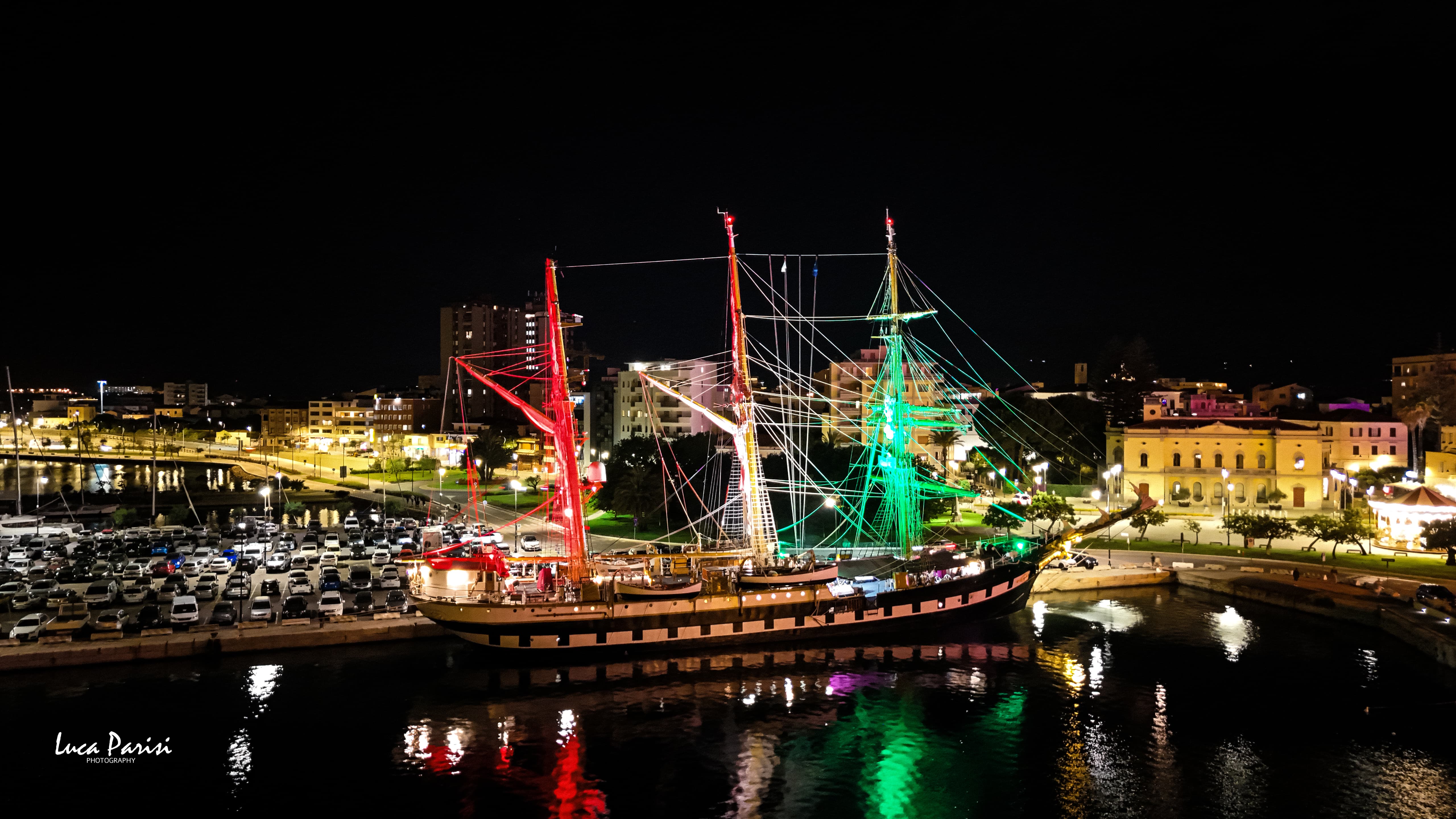  La nave Palinuro illumina il Porto Vecchio di Olbia: ecco le foto di Luca Parisi