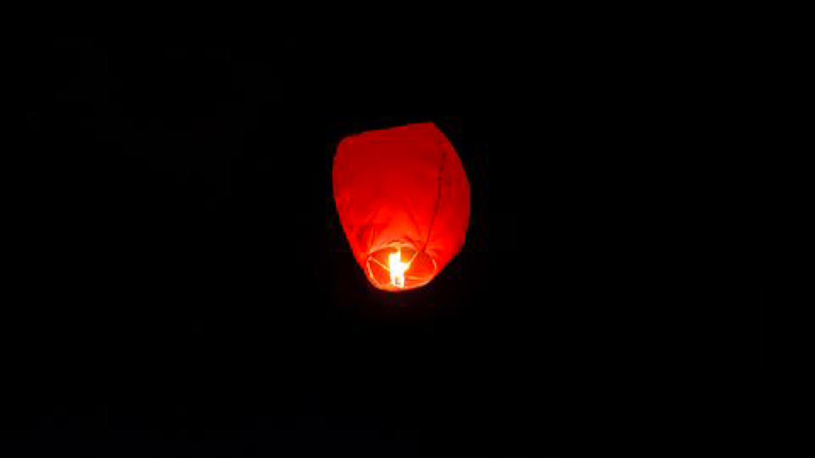Olbia: lanterna cinese precipita e finisce nel terrazzo