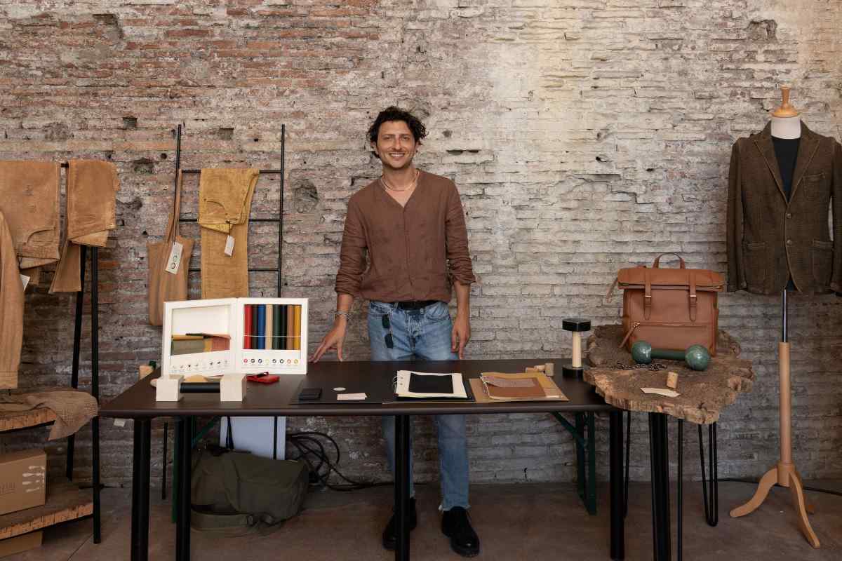 A Calangianus Fabio Molinas reinventa gli scarti del sughero