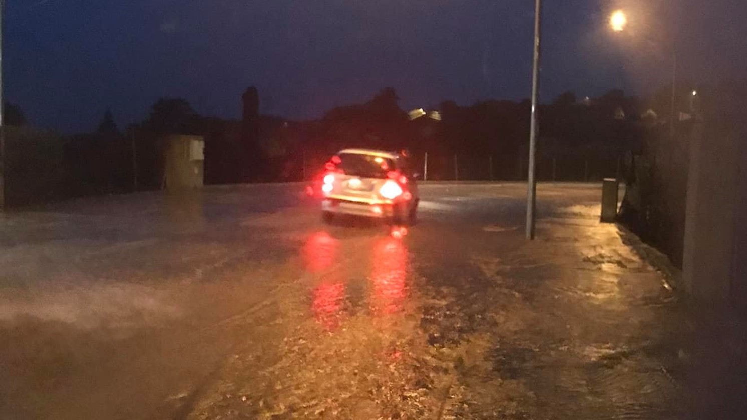 Pioggi e maltempo in territorio di Loiri, strade allagate e disagi