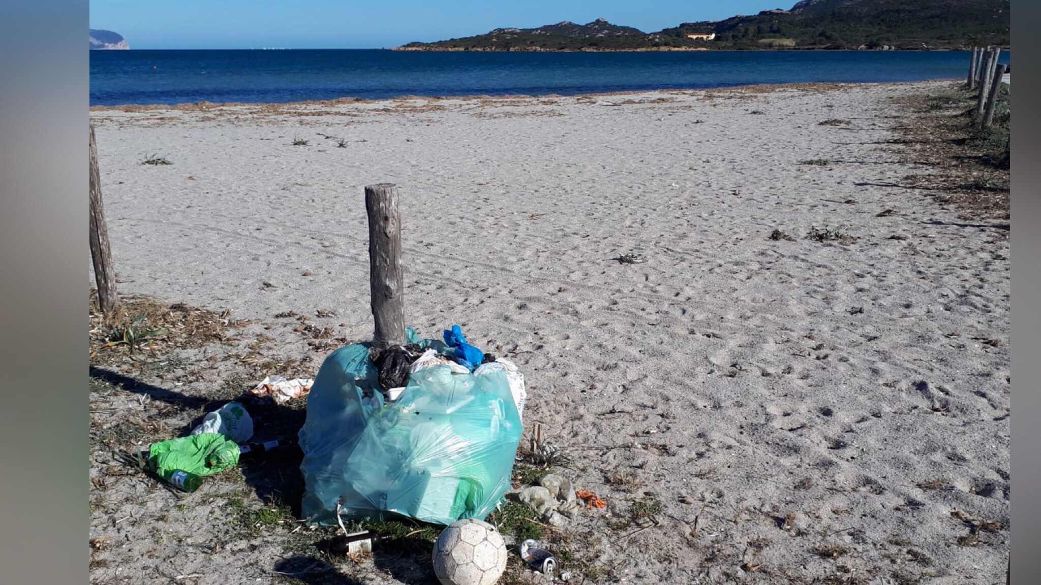 Murta Maria, sacchi pieni di rifiuti a Marina Maria 