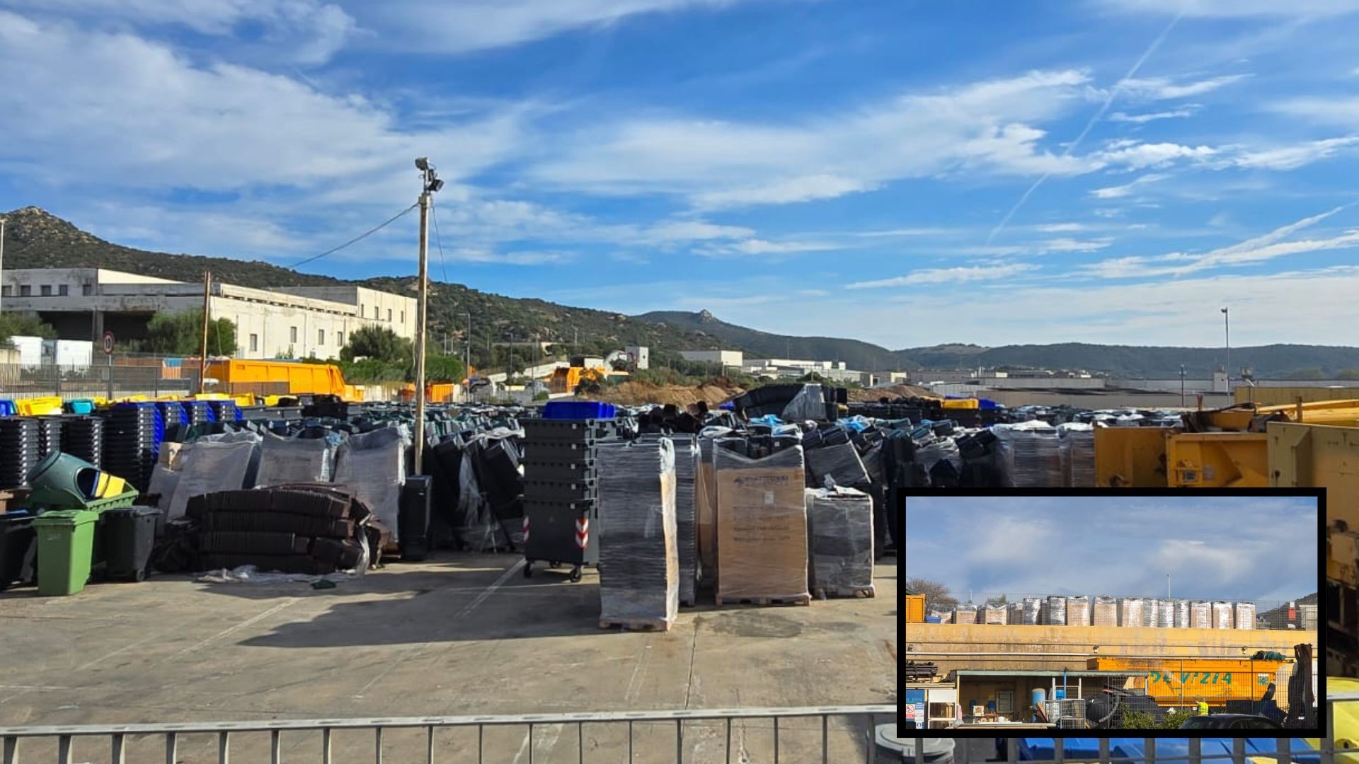 Olbia, nuovi bidoni dei rifiuti fermi nel piazzale De Vizia: il piano annunciato dal Comune è bloccato