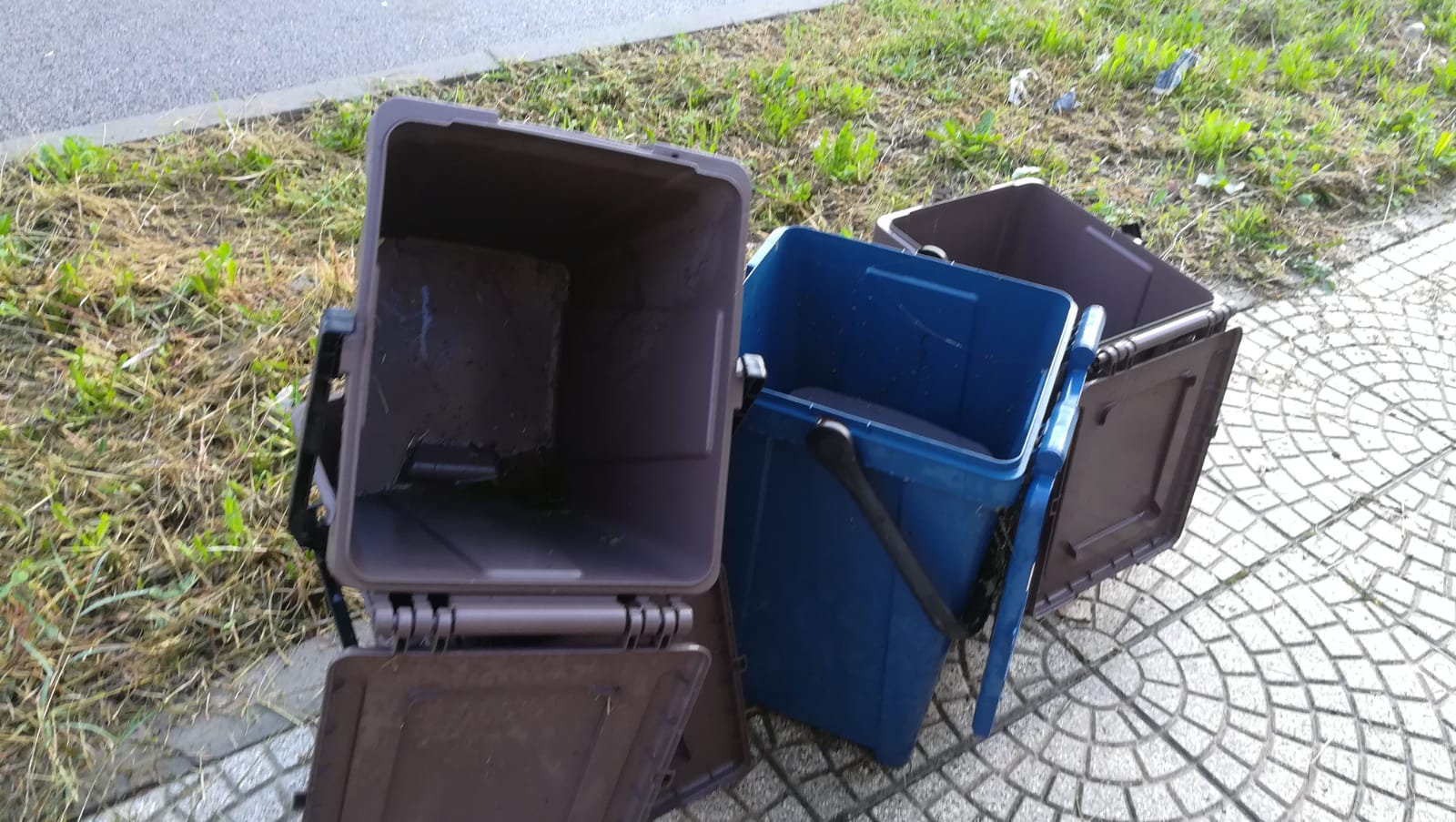 Olbia, il disastro rifiuti visto dagli olbiesi: Comune e De Vizia bocciati senza appello