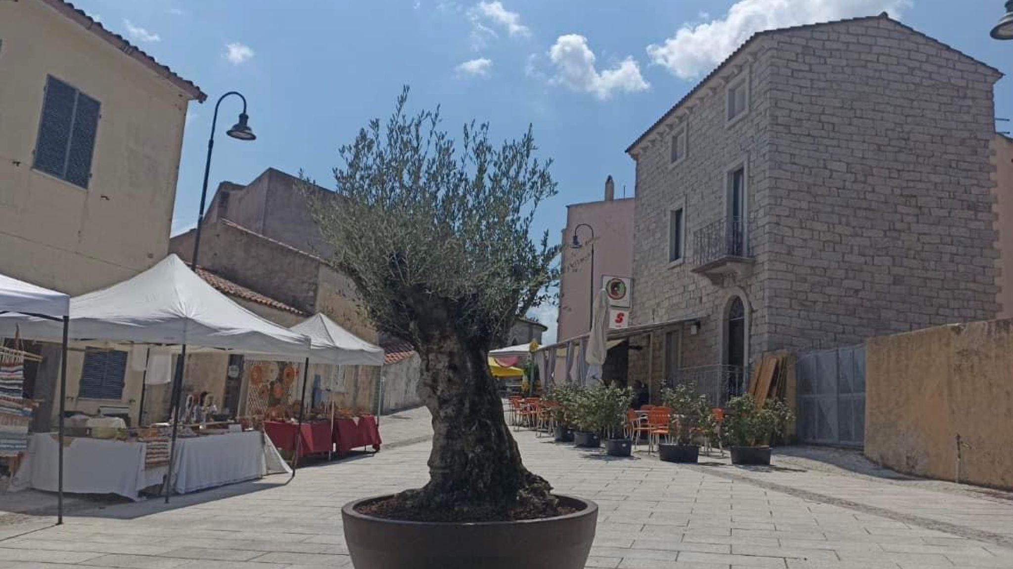 Telti: torna l'appuntamento con il mercatino estivo