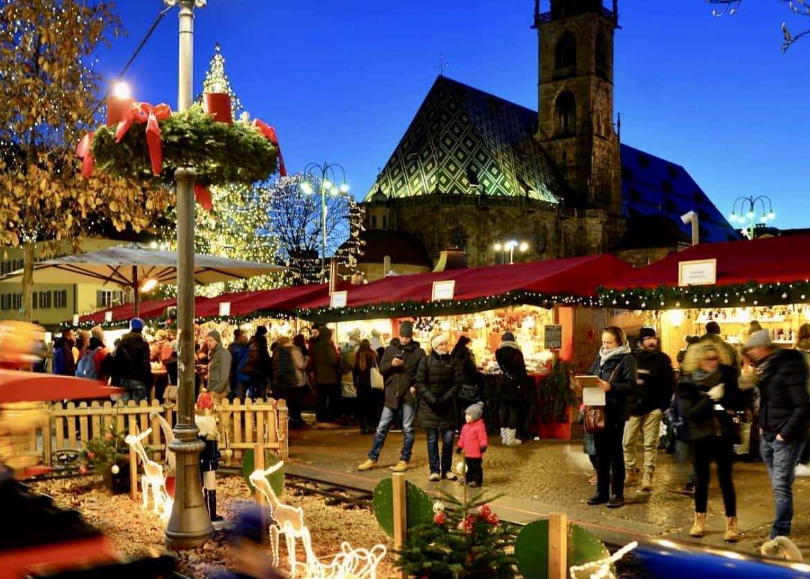 Come scegliere il villaggio di Natale perfetto: guida agli acquisti