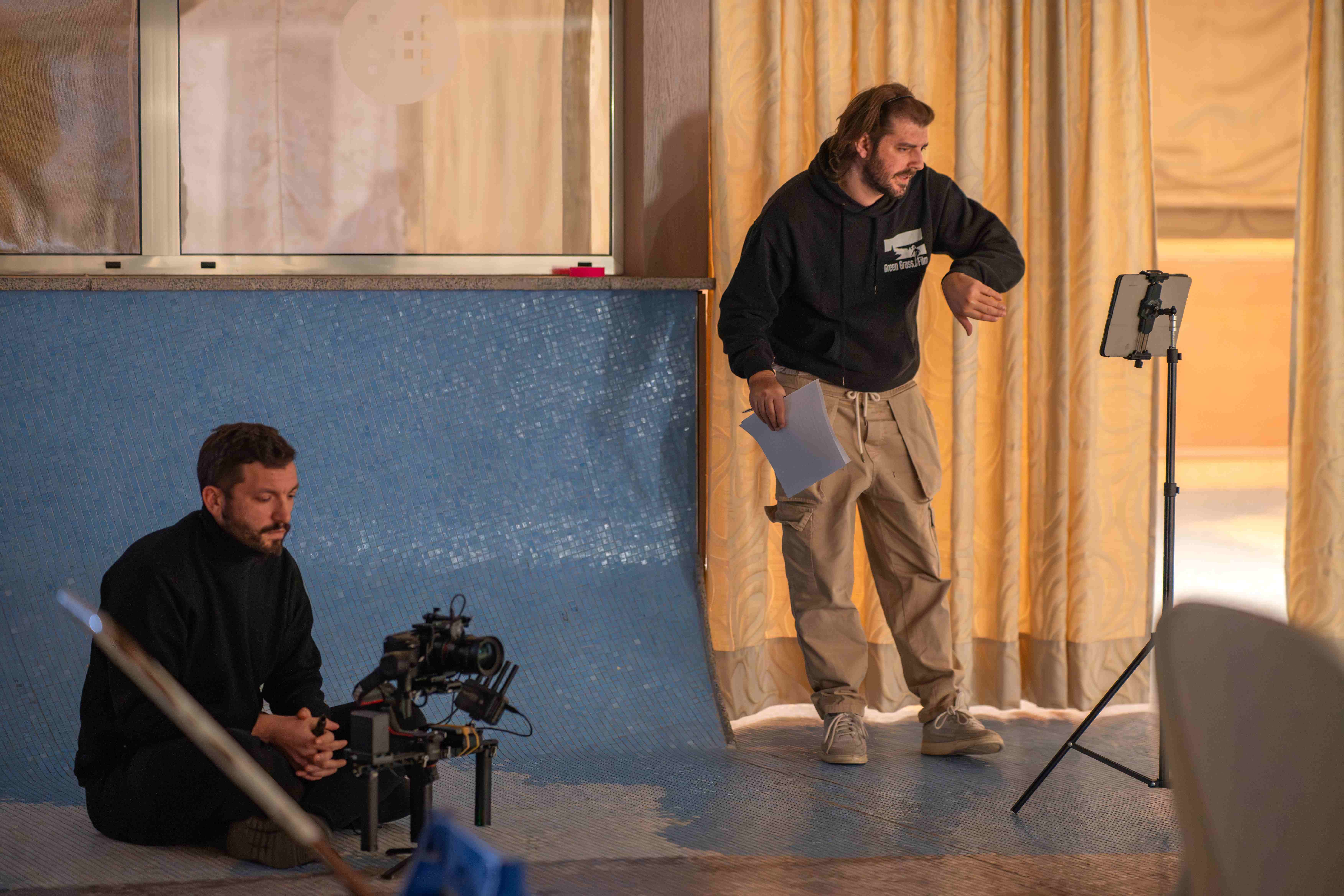 Olbia, Mirko Decandia firma un'opera potente conquistando la critica