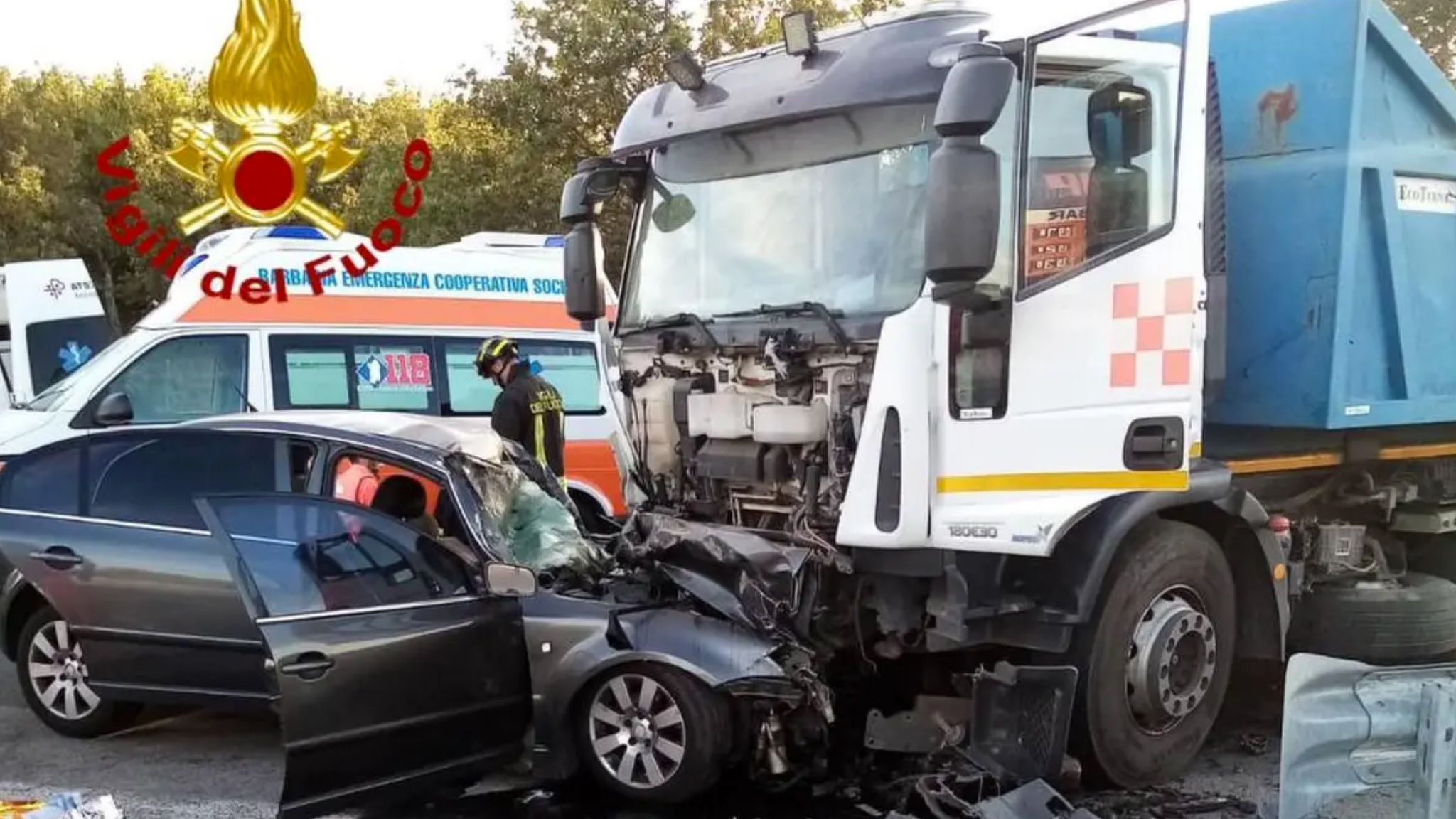 Schianto auto-camion: muore agente penitenziario