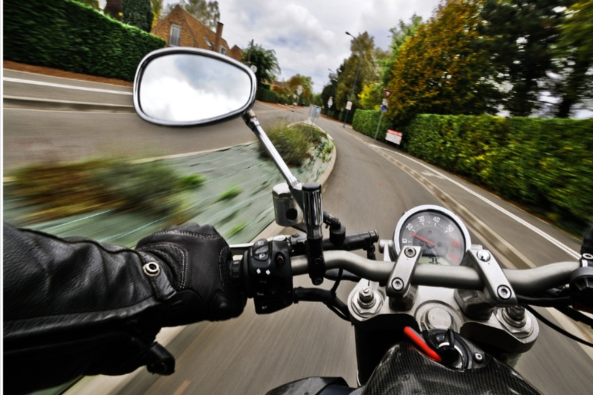 Tragedia su due ruote: motociclista perde la vita in un frontale con un Suv 