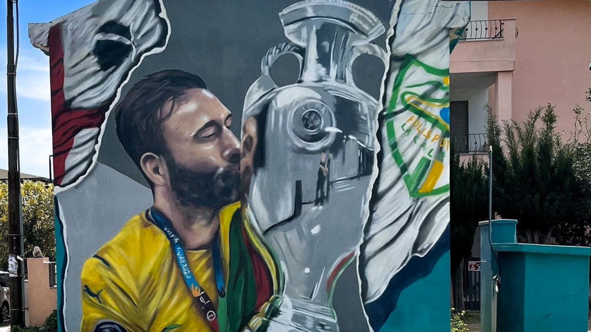 La Caletta: murale dedicato al calciatore Salvatore Sirigu