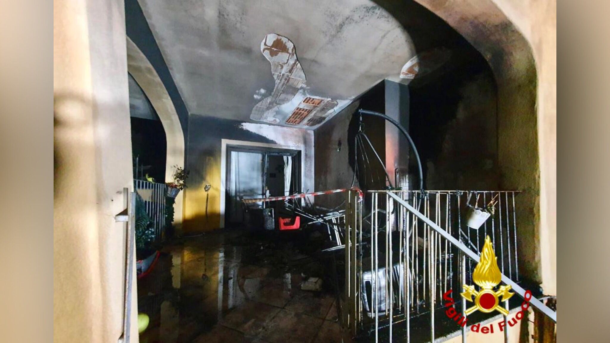 Murta Maria, veranda in fiamme: accertamenti in corso