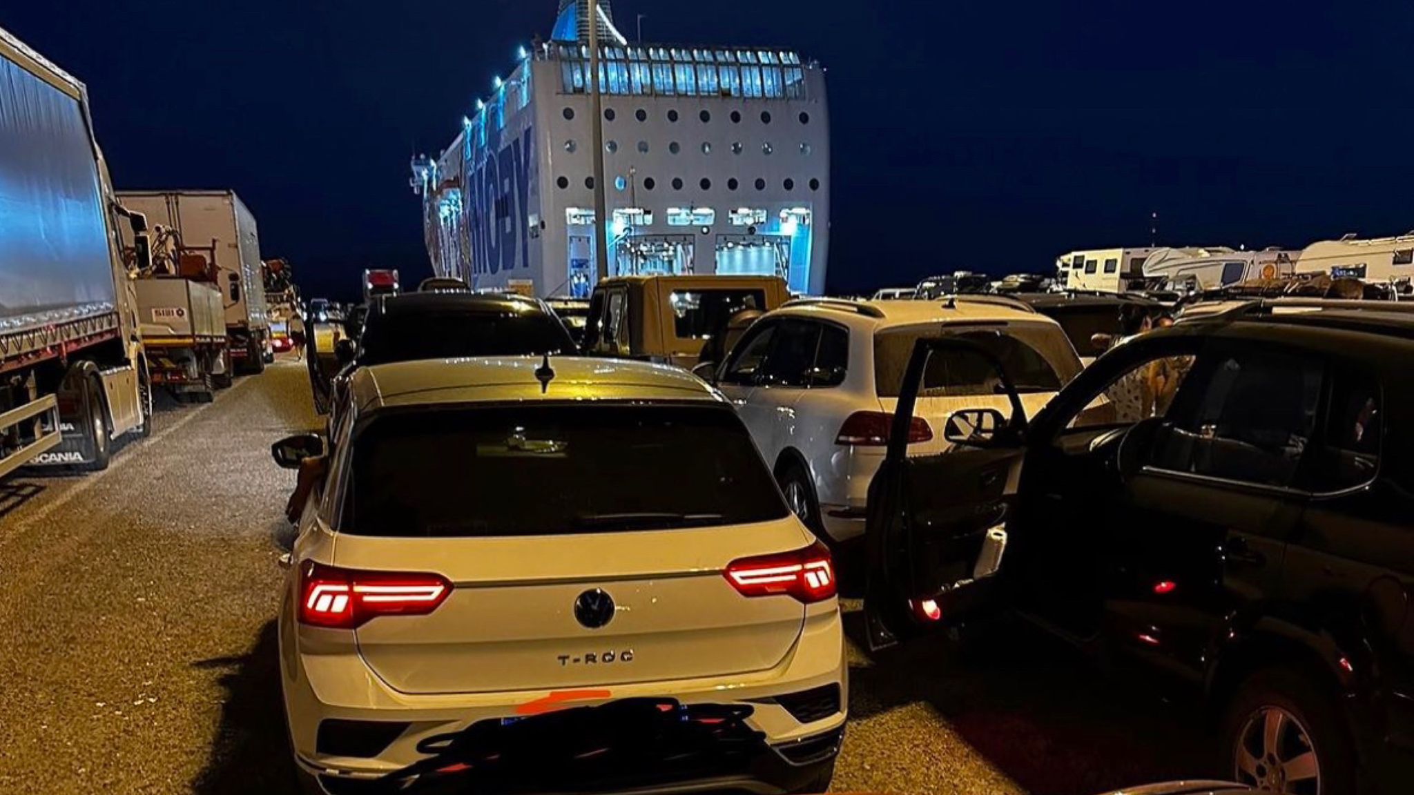 Olbia-Genova in nave, viaggio dell'infettivologo Bassetti: 