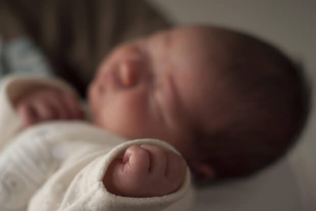 Neonato abbandonato per strada: 