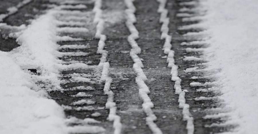 Neve e alberi pericolanti: chiusa parte della statale 128